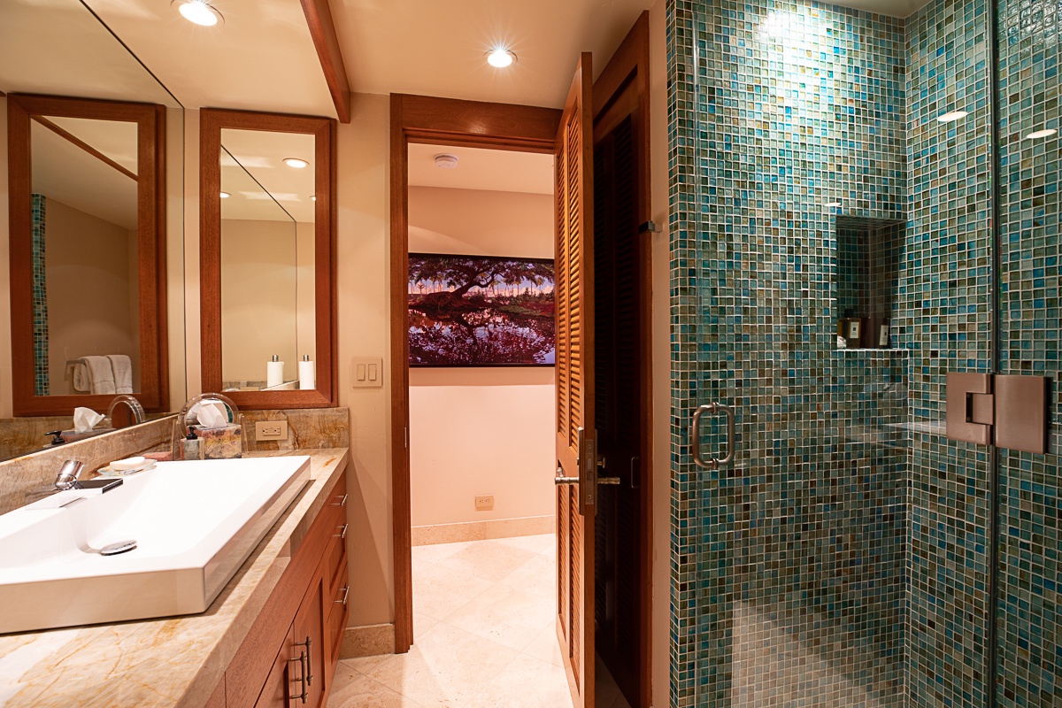 Kamuela Vacation Rentals, Mauna Lani Terrace A303 - Guest bathroom