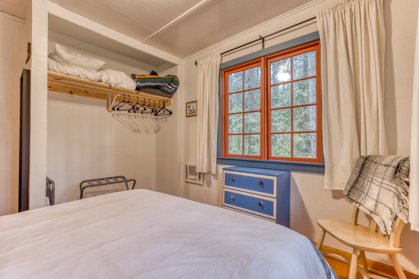 Brightwood Vacation Rentals, Springbrook Cabin - Beautiful primary bedroom with queen bed and view of the forest
