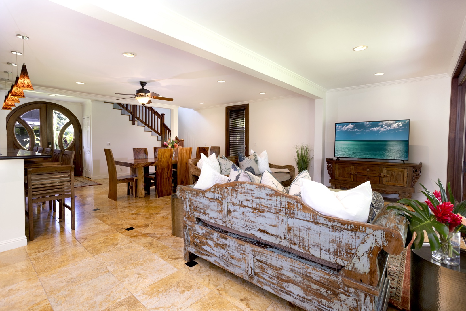 Kailua Vacation Rentals, Mokulua Seaside - Bright and airy living area for fun family time