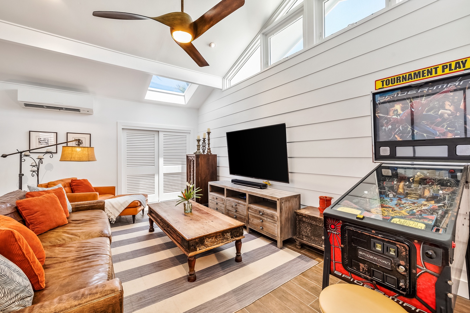 Kailua Vacation Rentals, Hale Ohana - Gather here for a movie night or to catch up on your favorite shows