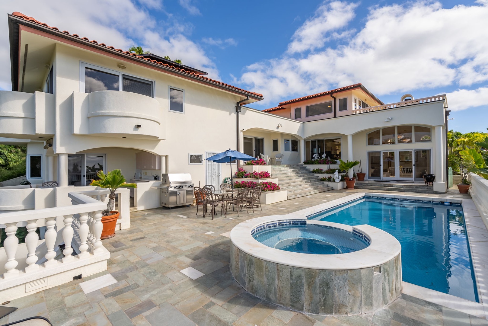 Honolulu Vacation Rentals, Hawaii Ridge Getaway - Spa pool on the roof deck with poolside loungers.