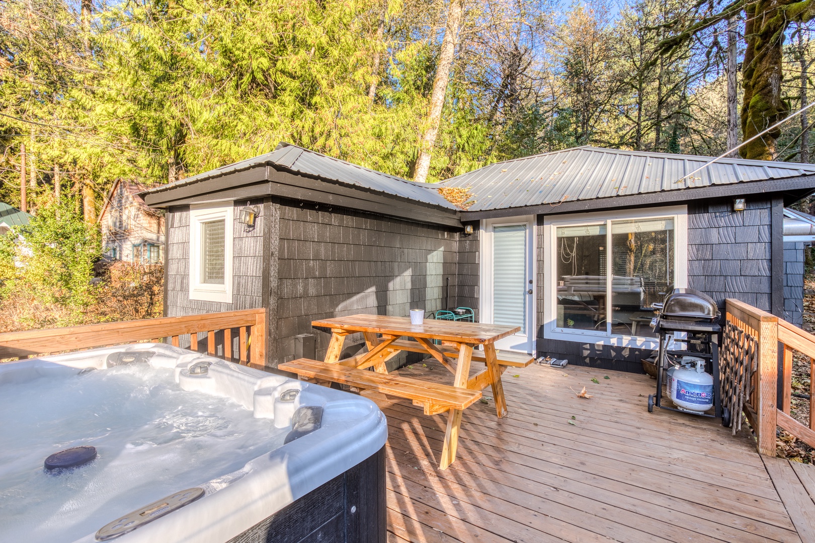 Rhododendron Vacation Rentals, Riverbend Cabin #1 - Hot Tub