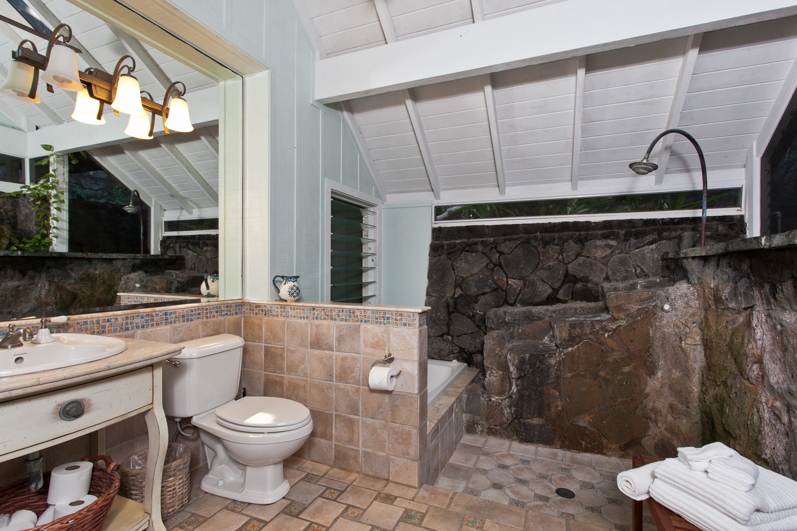 Kailua Vacation Rentals, Hale Kainalu* - The shared guest bathroom has shower/tub combination.