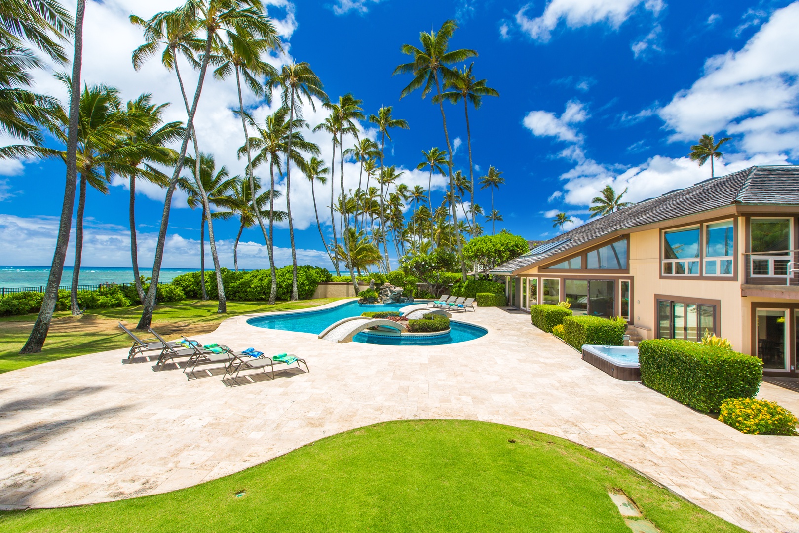 Honolulu Vacation Rentals, Kahala Mini Resort (5BR) - The pool sits between the house and the horizon, so nobody strays far.