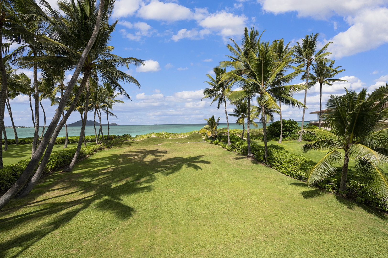 Kailua Vacation Rentals, Kailua Hale Kahakai - Immerse yourself in the natural beauty of the island right in your backyard