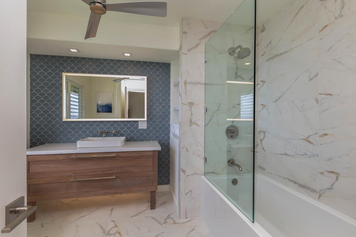 Princeville Vacation Rentals, Honu Awa - Guest Bathroom