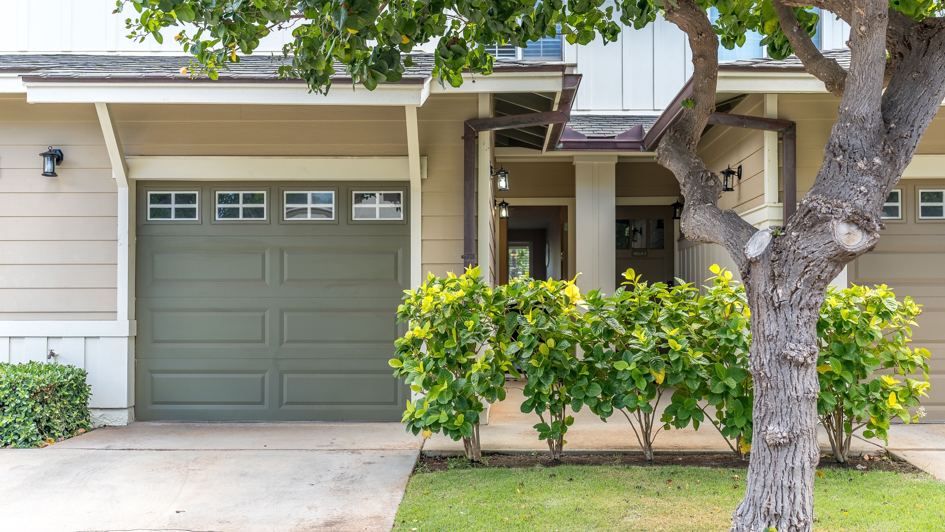 Kapolei Vacation Rentals, Hillside Villas 1508-2 - The paved drive up to the garage.