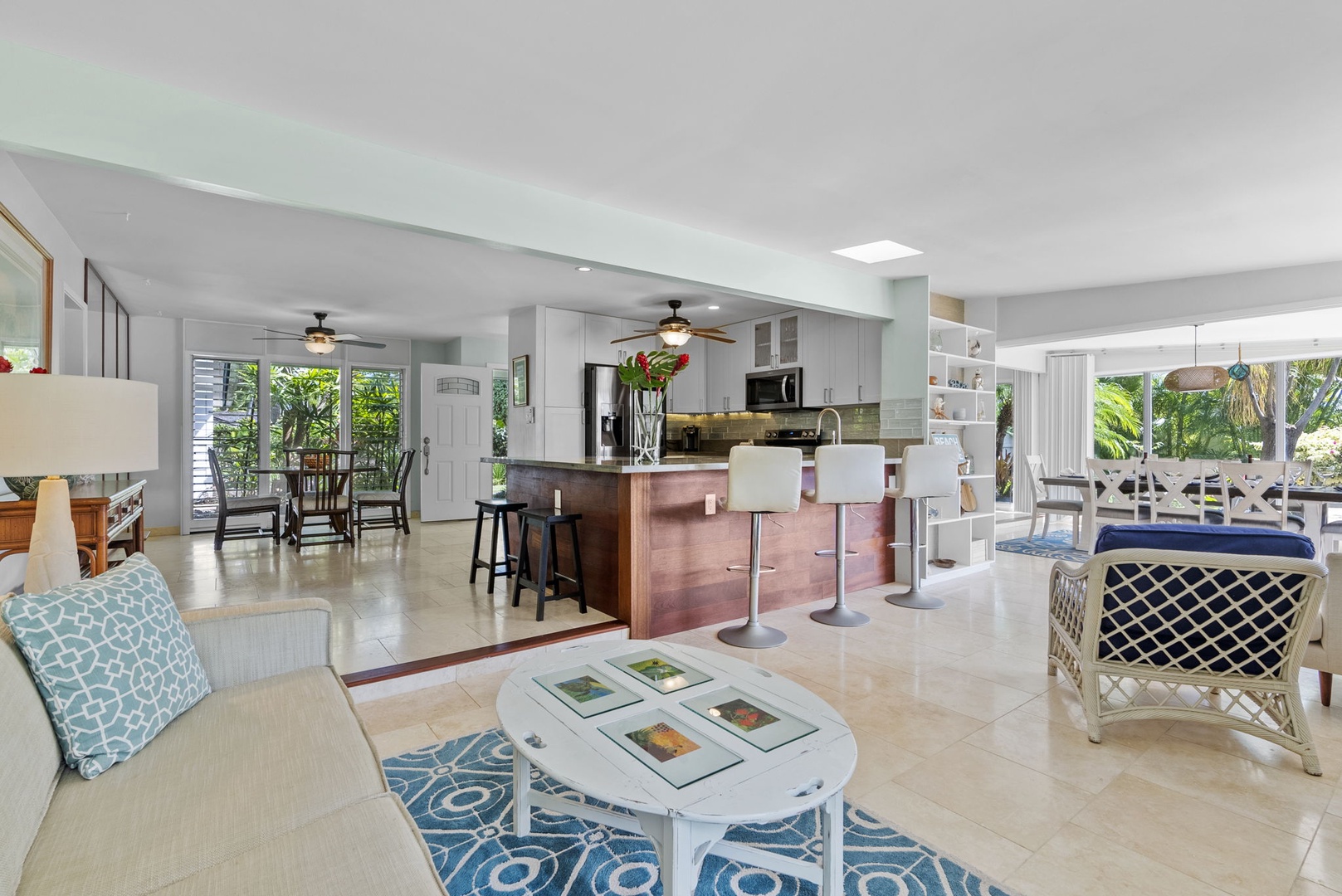 Kailua Vacation Rentals, Hale Aloha - Flow seamlessly from one space to the next with this open floorplan