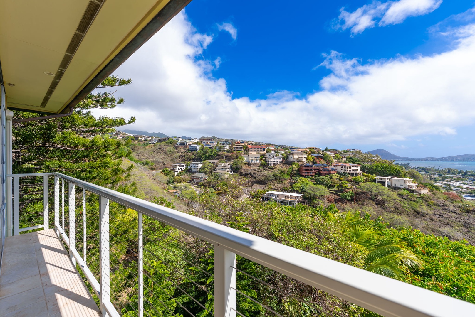 Honolulu Vacation Rentals, Kahala Hills Estate - Enjoy hillside vistas and breezes from your elevated vantage point.