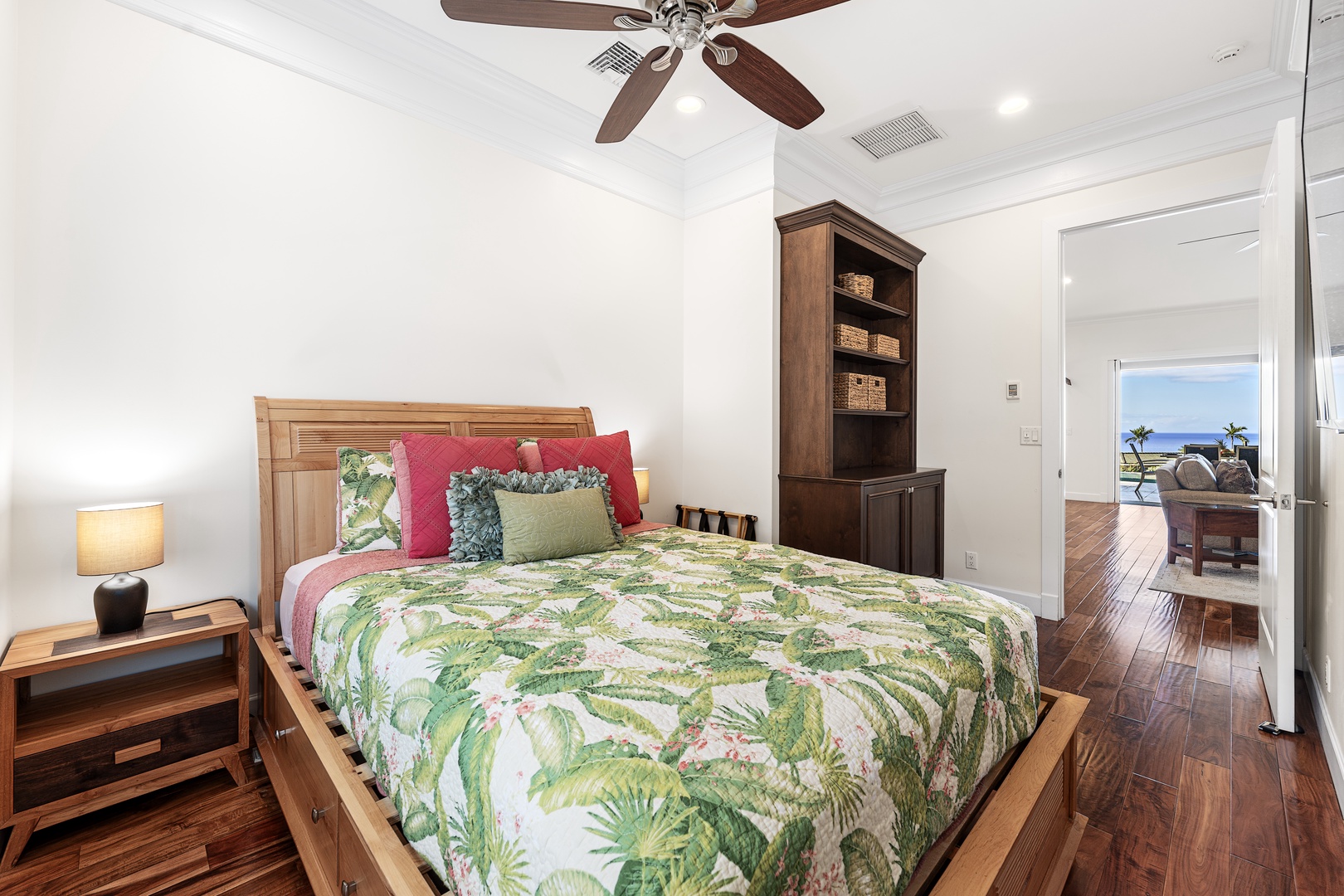 Kailua Kona Vacation Rentals, Ohana le'ale'a - Cozy extra sleeping room with tropical decor and soft linens for restful nights.