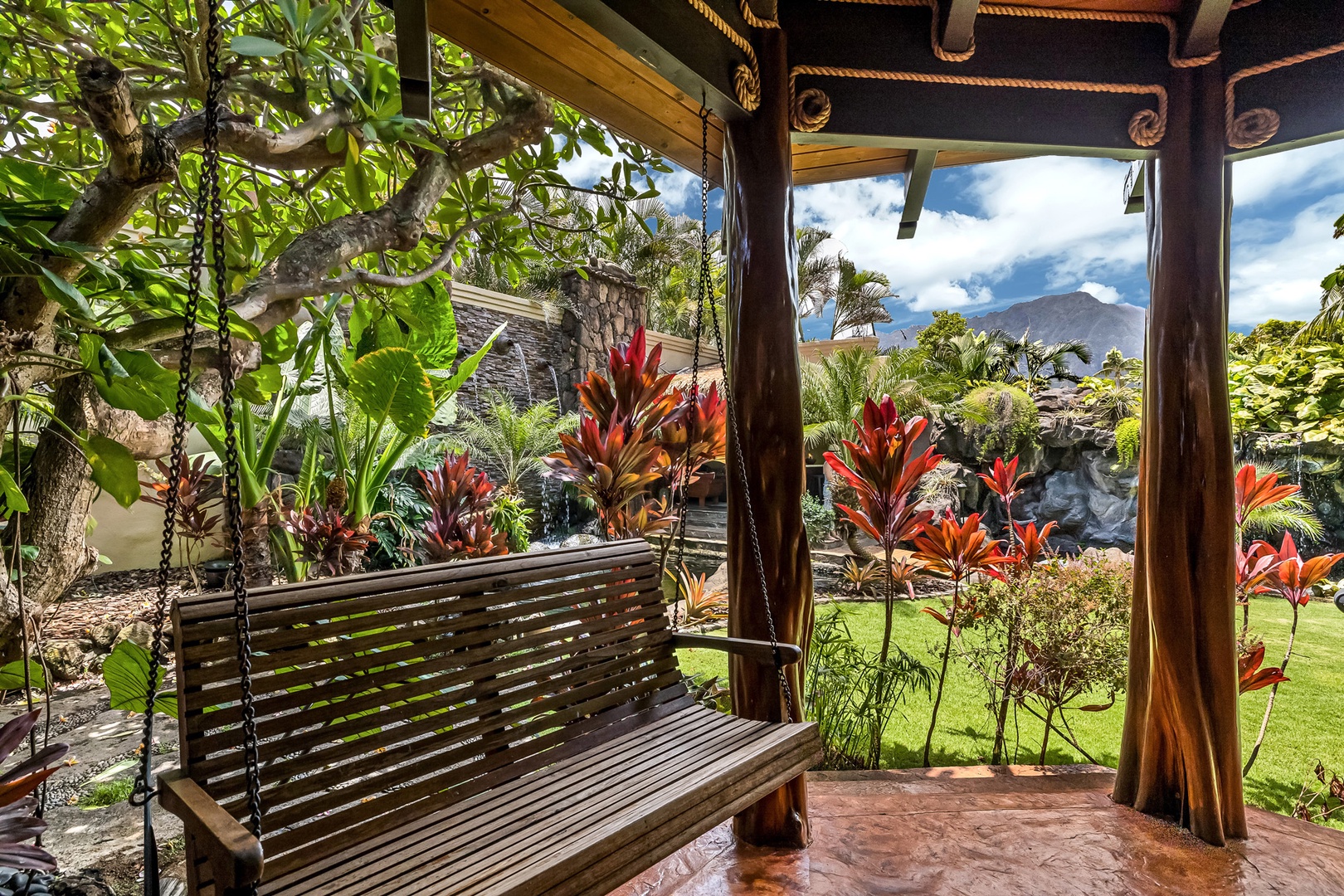 Waimanalo Vacation Rentals, Hawaii Hobbit House - There is a spot to relax for everyone!
