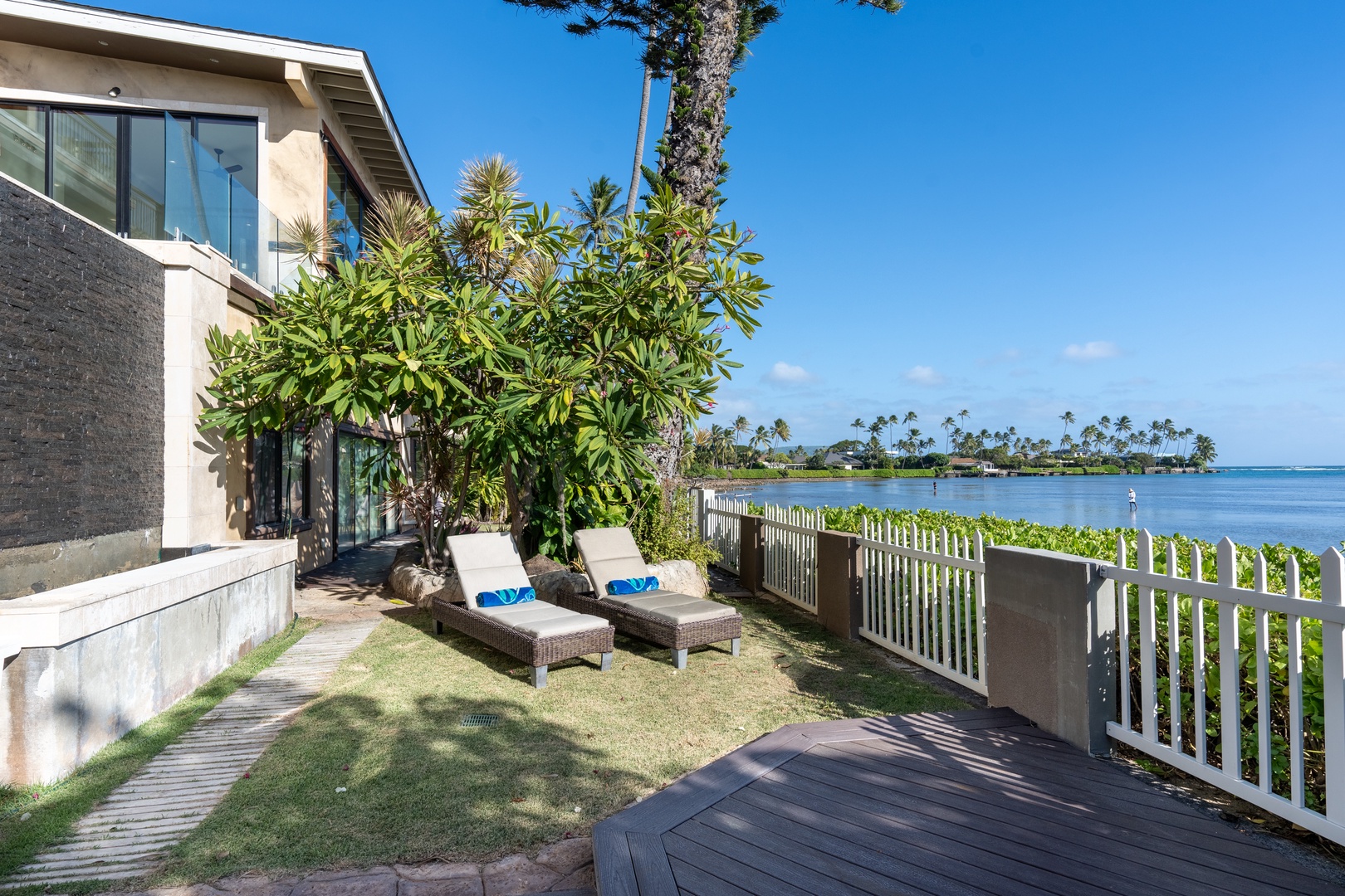 Honolulu Vacation Rentals, Wailupe Seaside - Be surrounded by tropical plants for tranquil moments.