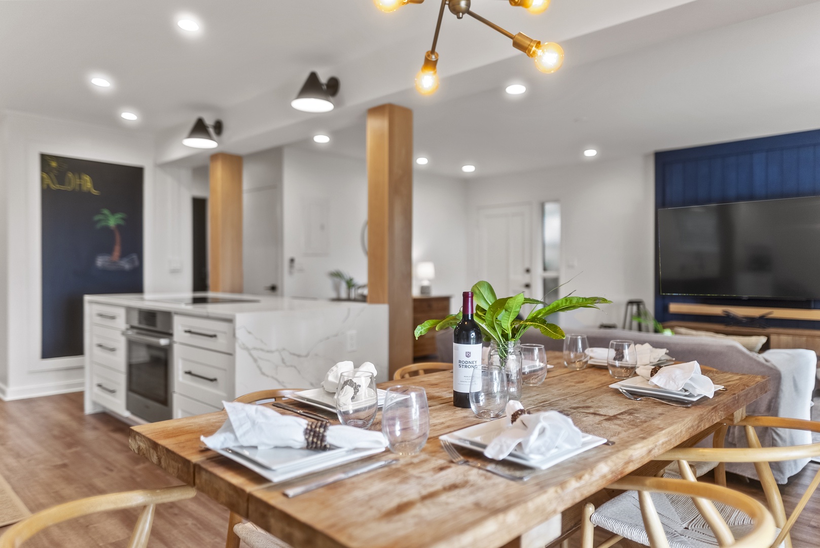 Honolulu Vacation Rentals, Honolulu Beachfront Retreat - Chic dining table setup perfect for celebrating special occasions, creating lasting memories just steps from the ocean.