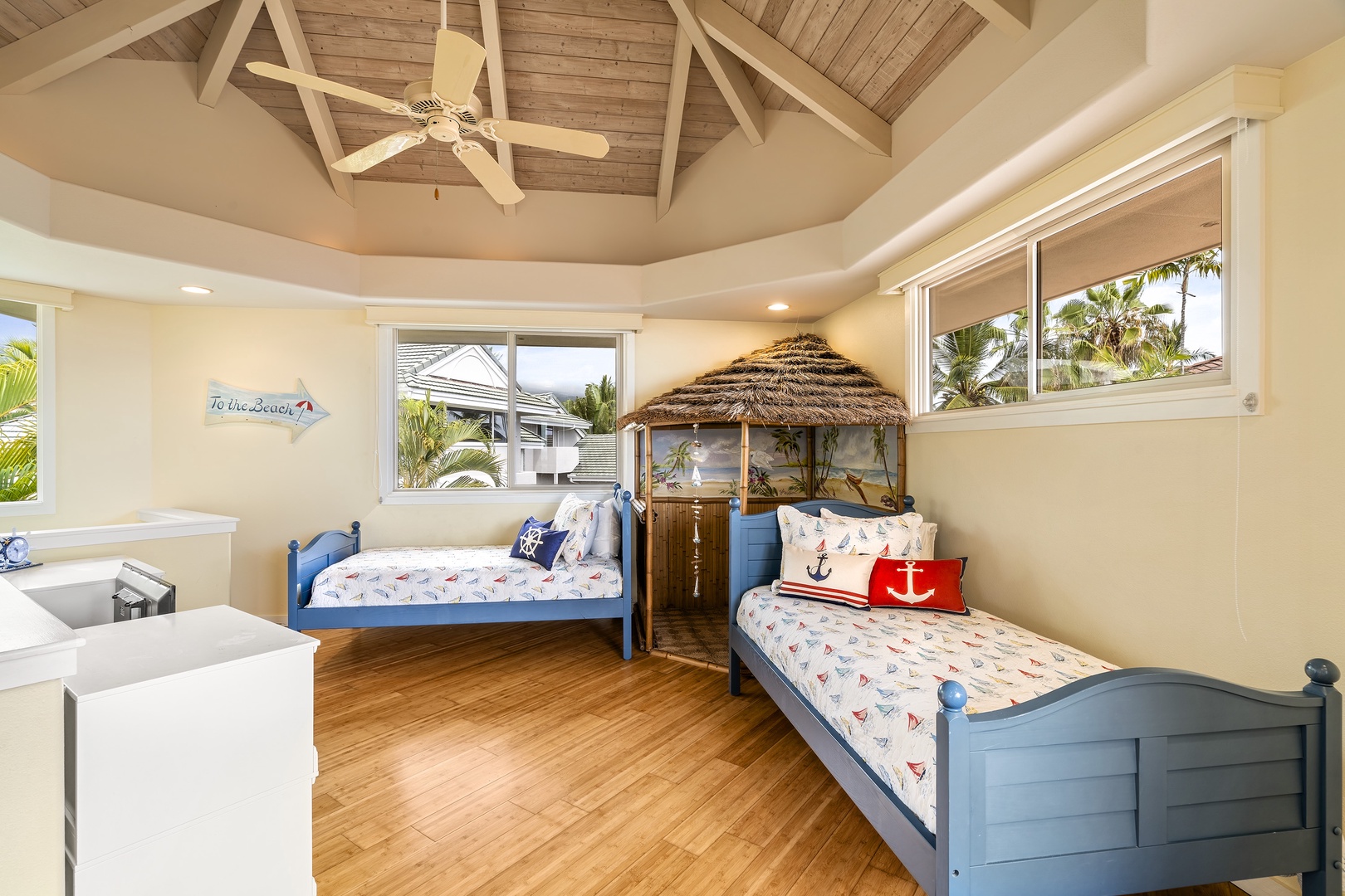 Kailua Kona Vacation Rentals, Ali'i Point #12 - Upstairs kids room equipped with 2 Twin beds!