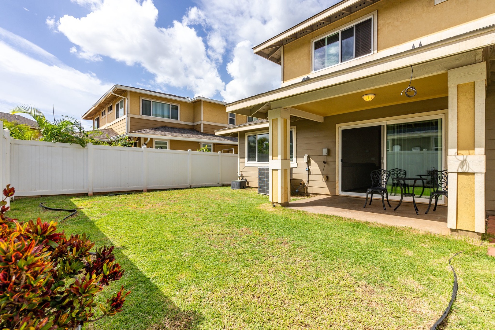 Kapolei Vacation Rentals, Kilipue Retreat - Fully fenced backyard ideal for kids, pets, and enjoying sunny afternoons outdoors.