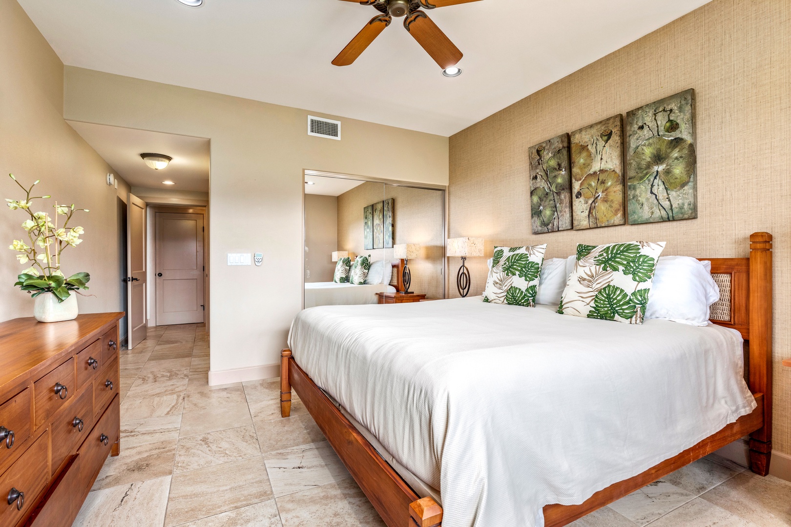 Waikoloa Vacation Rentals, 2BD Hali'i Kai (12C) at Waikoloa Resort - Reverse view of primary bedroom toward closet and en suite bath.