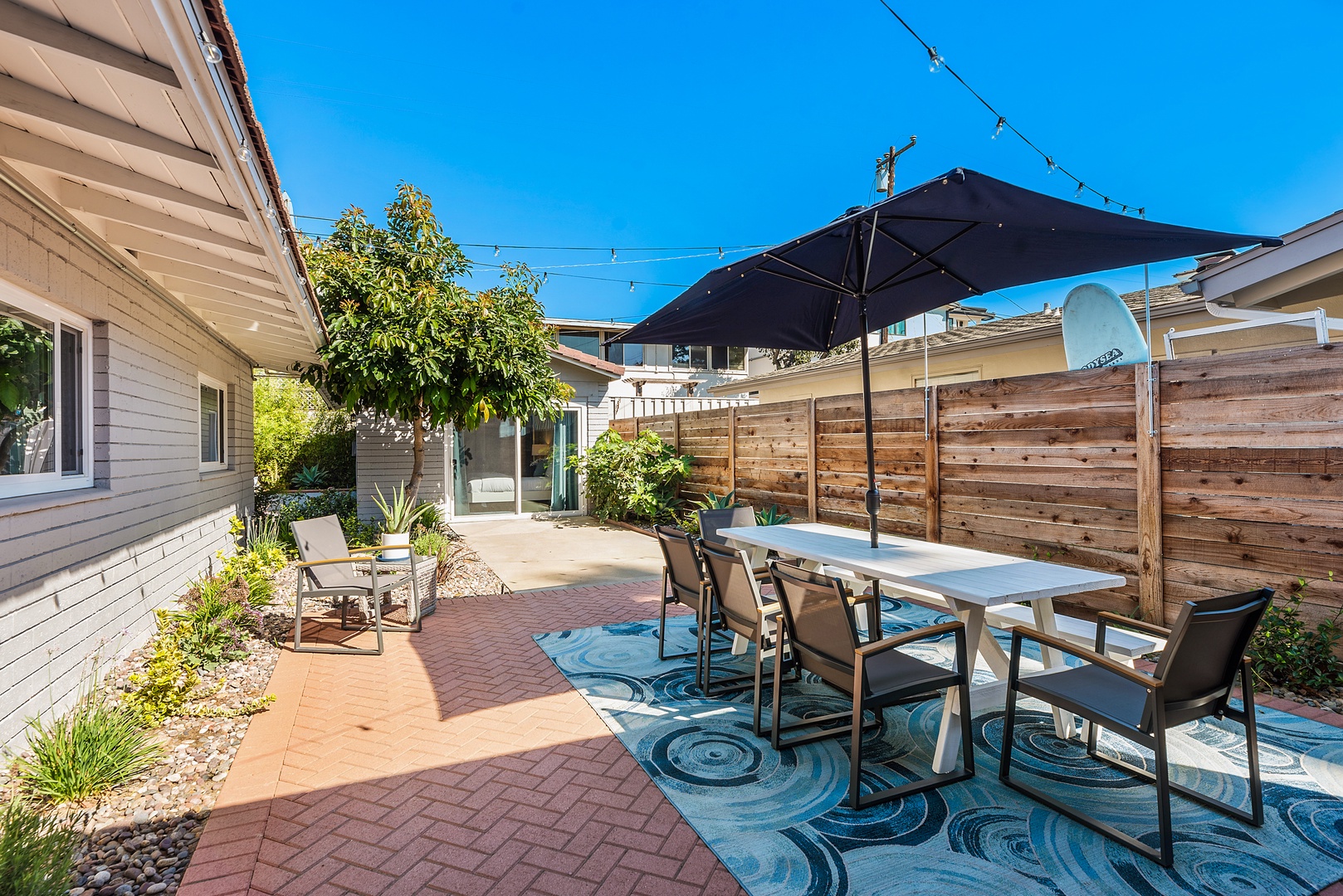 La Jolla Vacation Rentals, Hemingway's Beach House - Beautiful outdoor space with dining table