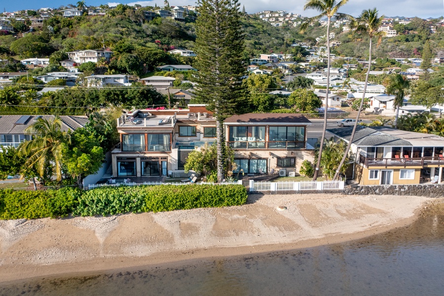 Honolulu Vacation Rentals, Wailupe Seaside 6 Bedroom - Wailupe Seaside, your private luxury escape.