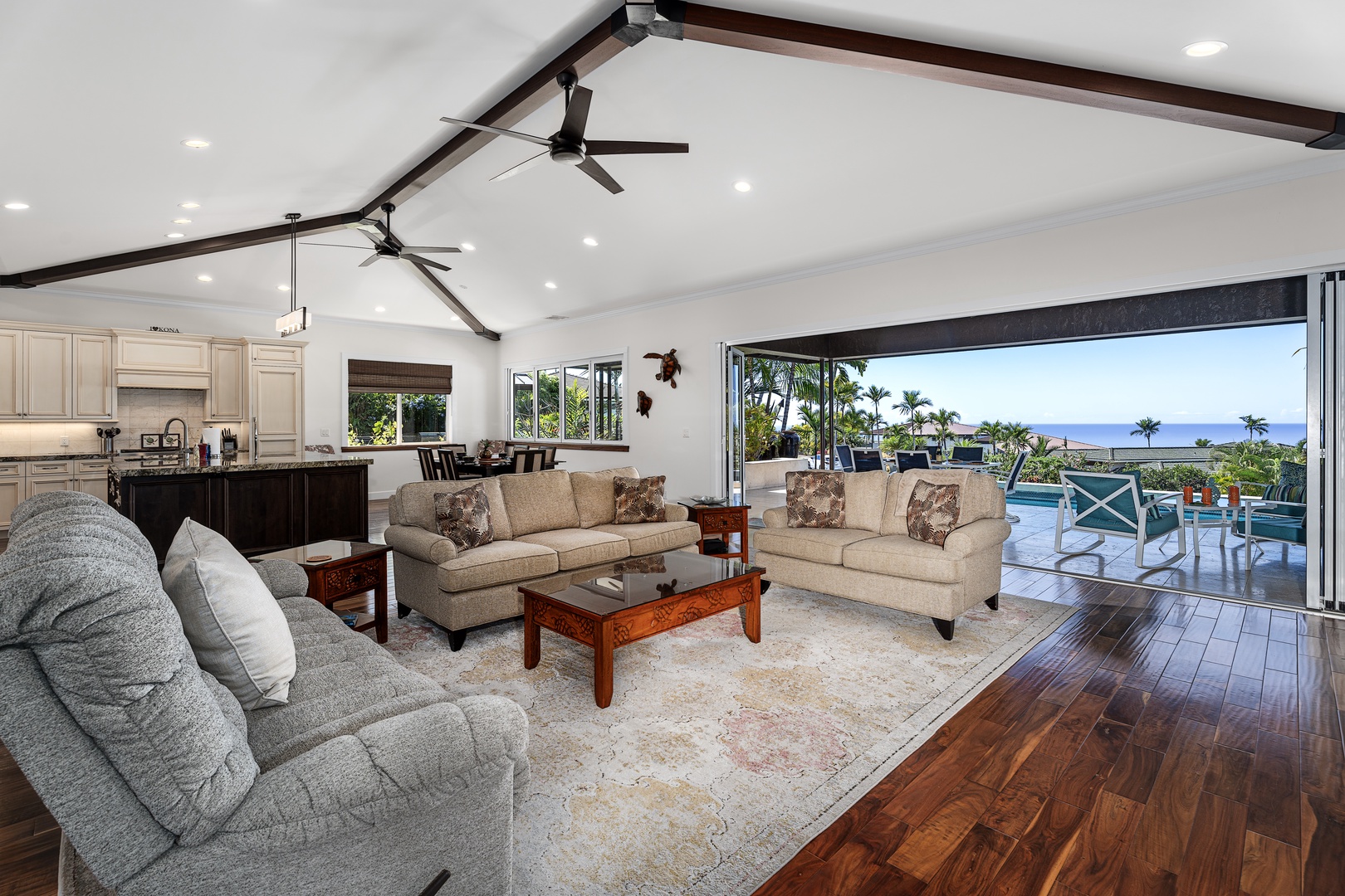 Kailua Kona Vacation Rentals, Ohana le'ale'a - Relax and gather with loved ones in this bright, airy space.