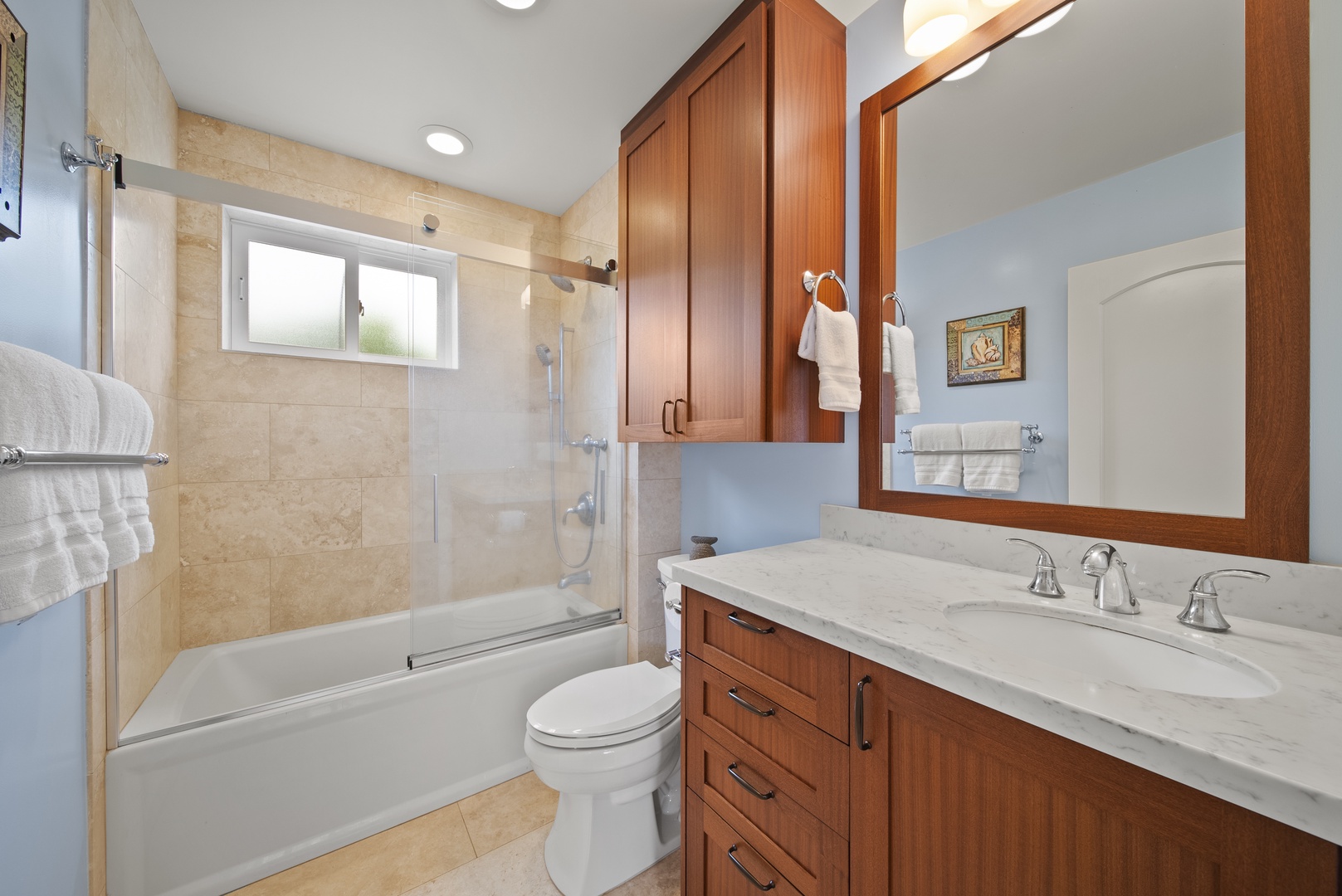 Waialua Vacation Rentals, Waialua Beachfront Estate - Bathroom is equipped with a tub