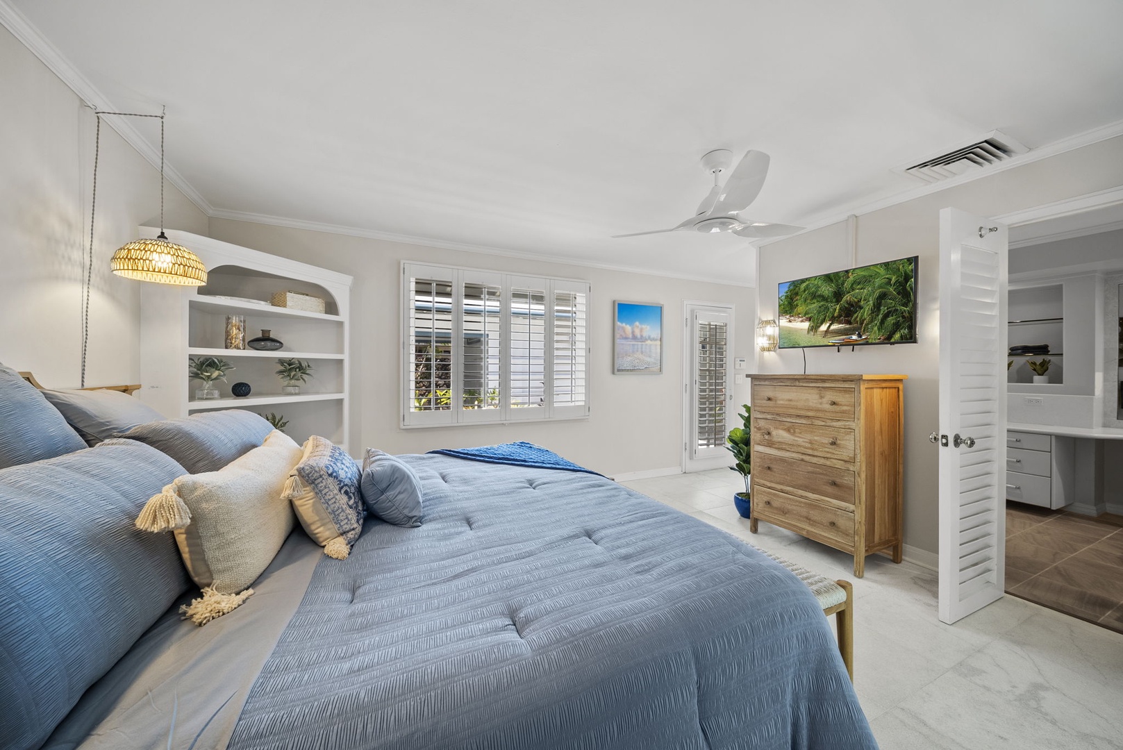 Waimanalo Vacation Rentals, Mana Kai at Waimanalo - After a day exploring Oahu’s beaches, kick back with a movie night in this well-appointed primary suite.