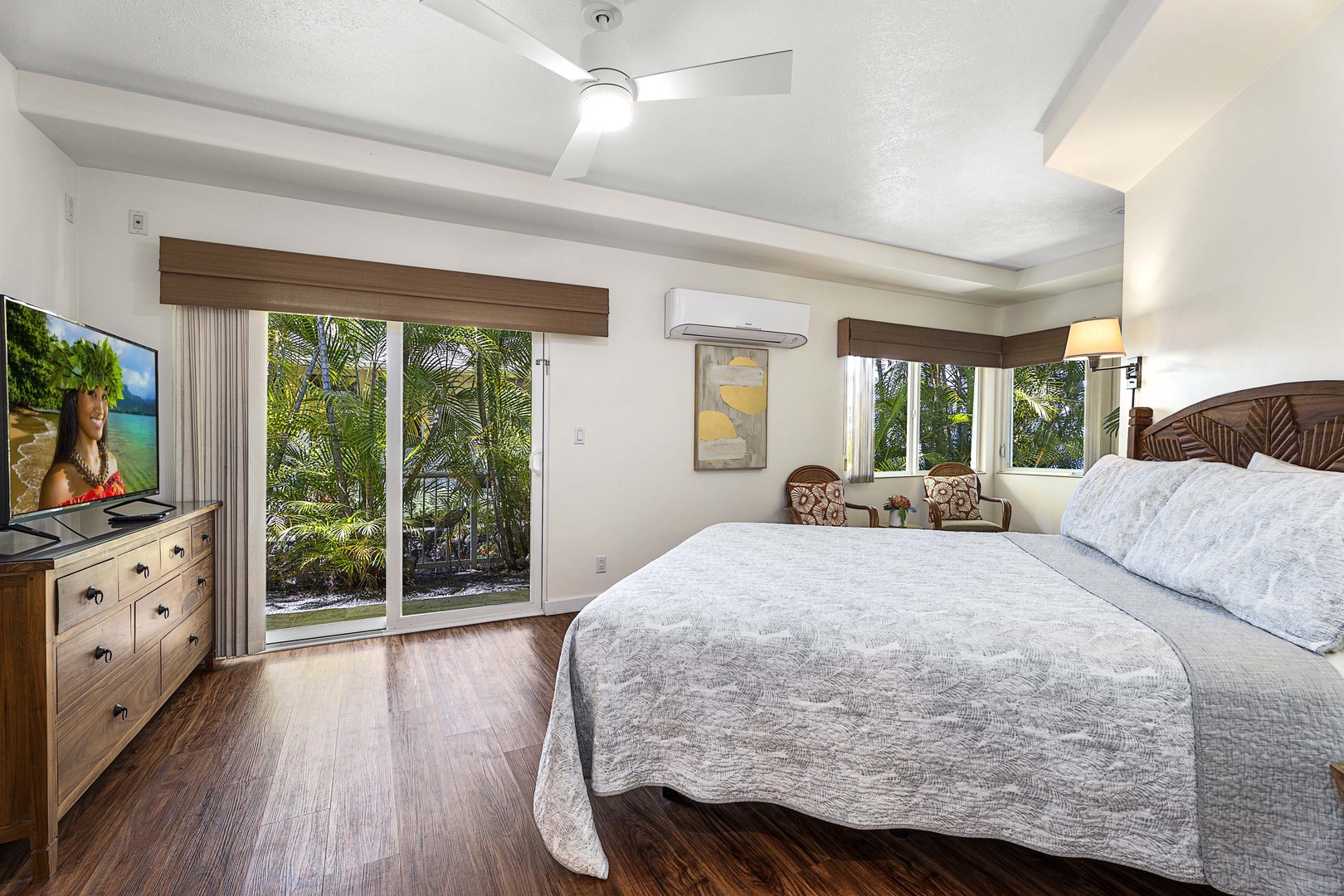 Kailua-Kona Vacation Rentals, Honu Hale - The Primary bedroom is located on the main floor for convenience