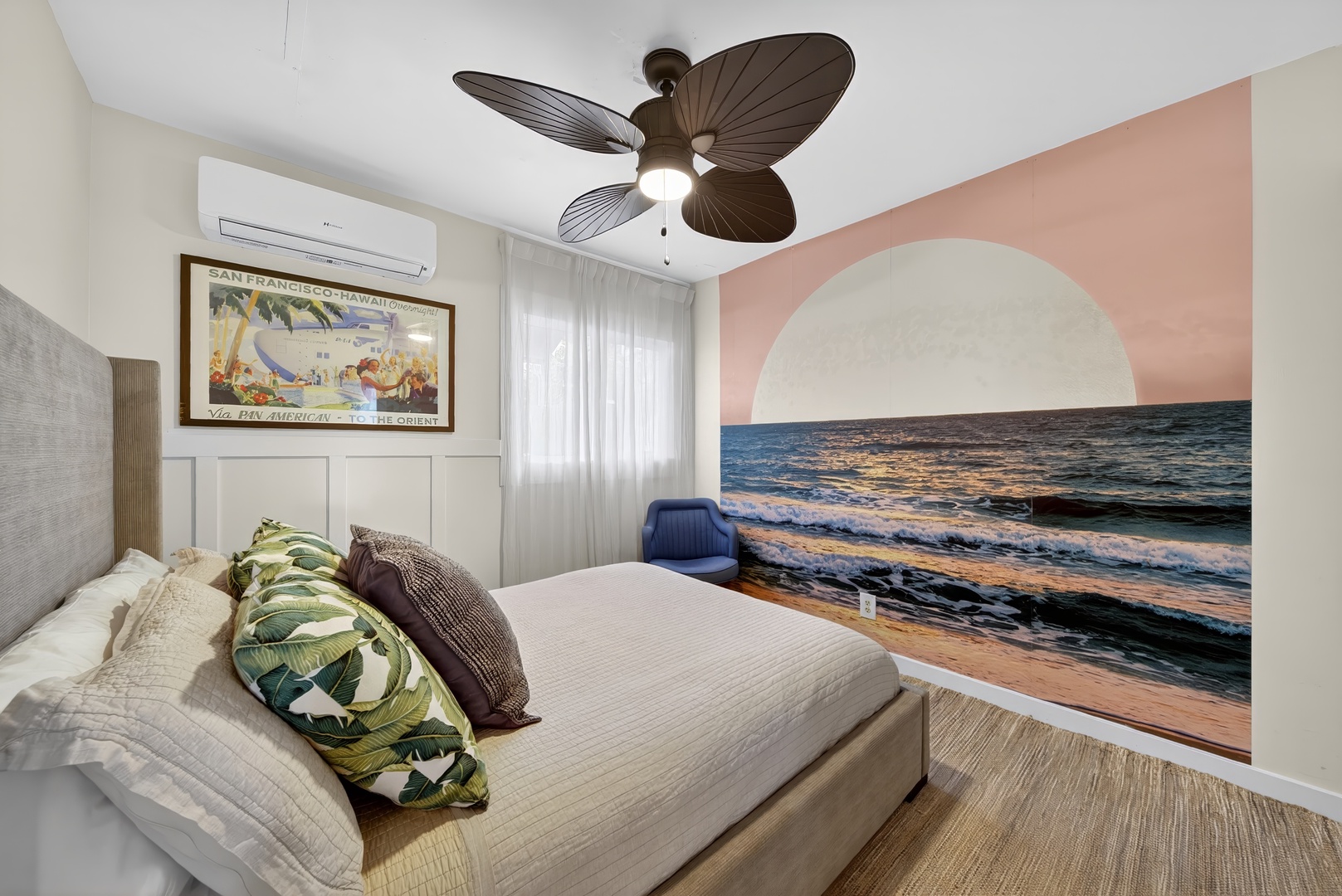 Laie Vacation Rentals, Dolphin House - Vibrant suite with a tropical mural and cozy bedding, creating a cheerful island-inspired retreat.