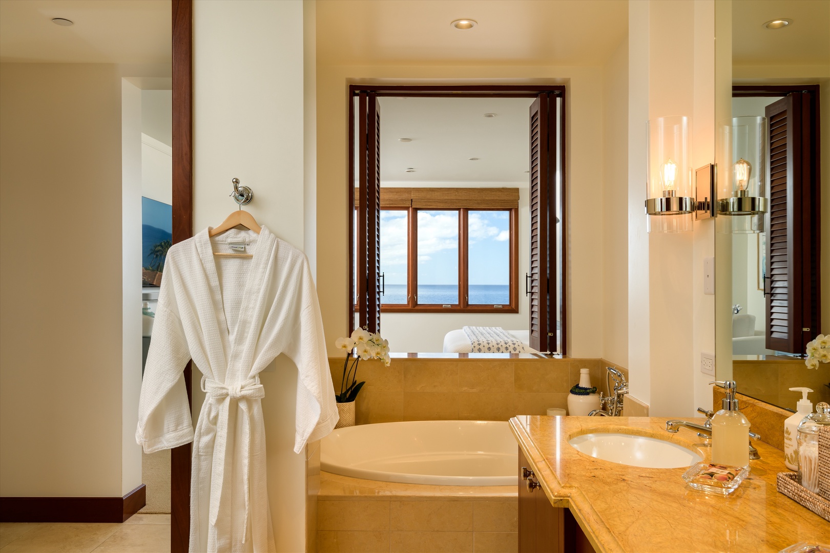 Wailea Vacation Rentals, Blue Ocean Suite H401 at Wailea Beach Villas* - Ocean View Master Bedroom Bathroom