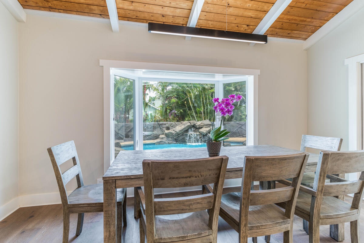 Princeville Vacation Rentals, Lani Oasis - Dining area has a large farmhouse-style table
