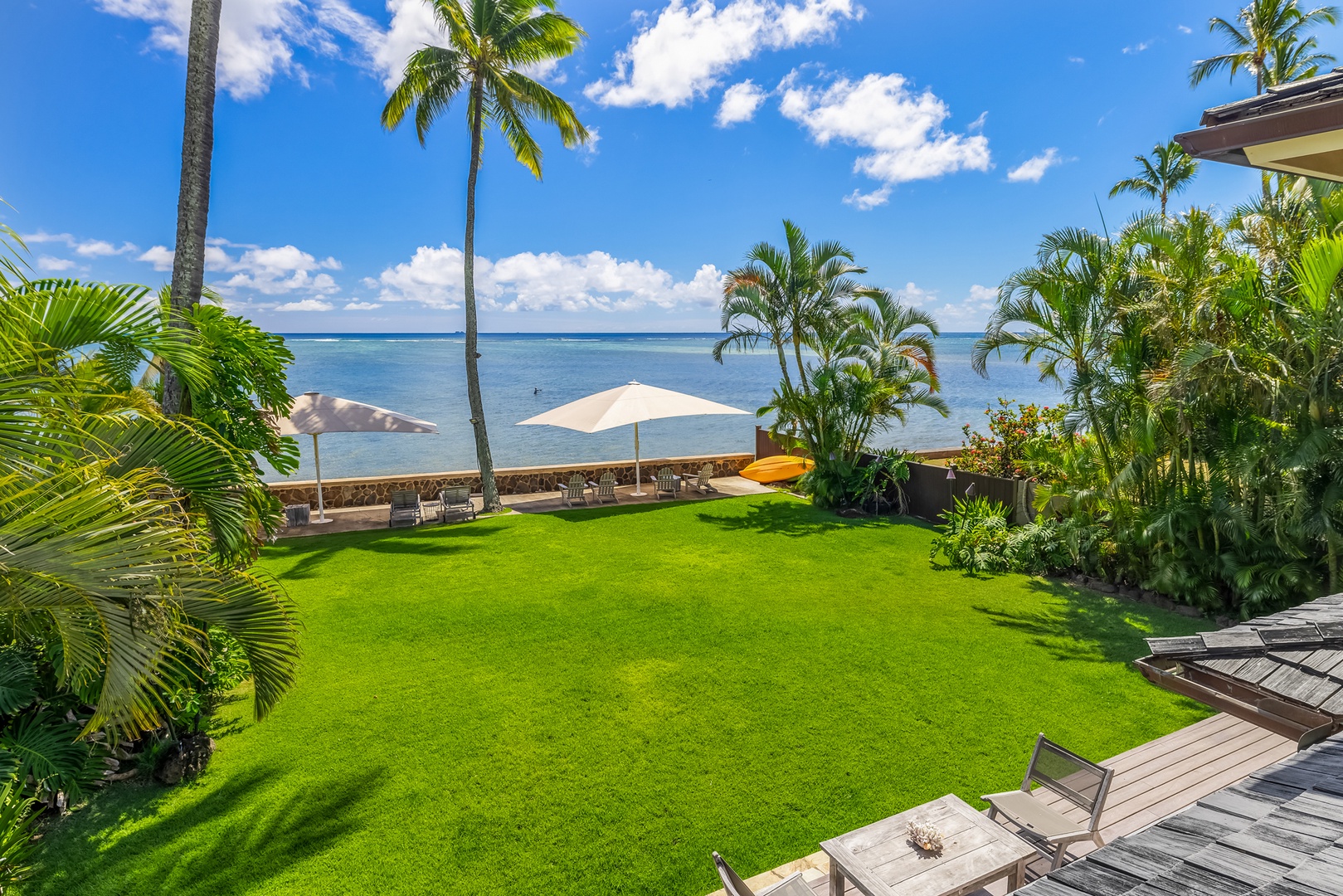 Honolulu Vacation Rentals, Moana Lani - Main House - Follow the planted border down the lawn and you end up at the ocean.