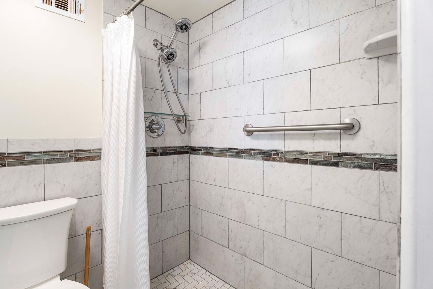 Kailua Kona Vacation Rentals, Kona Alii 512 - With a walk-in shower