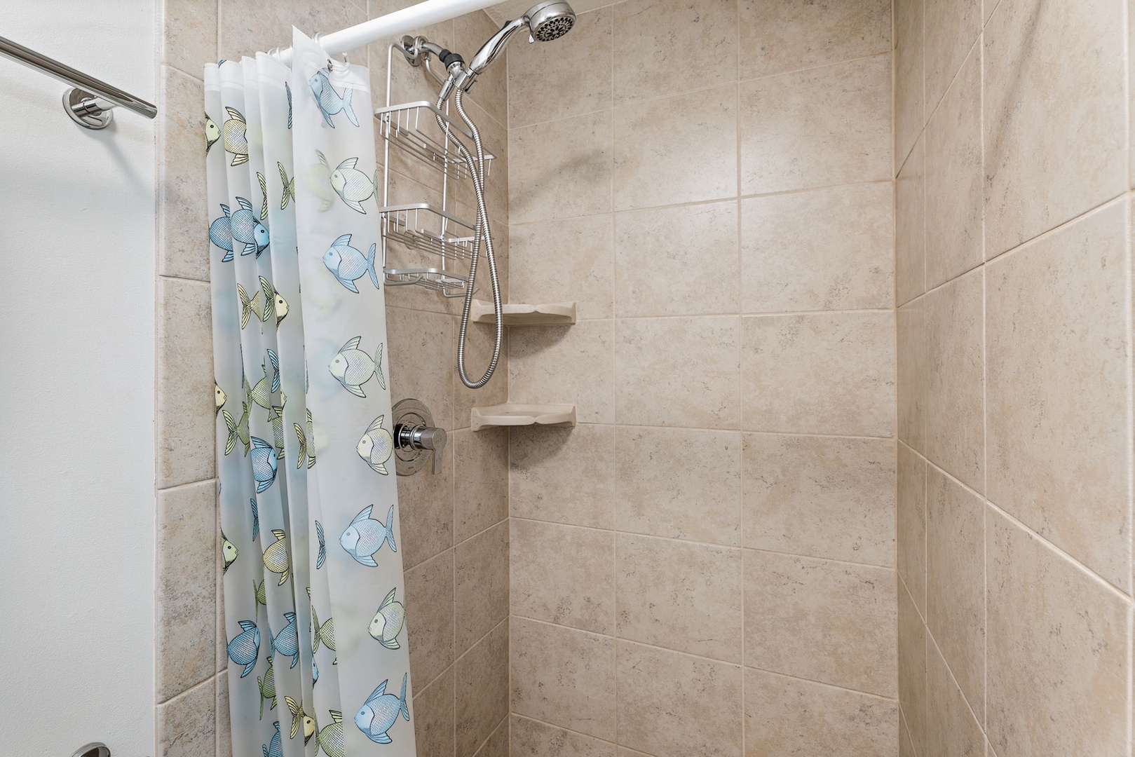 Kamuela Vacation Rentals, Island Time Retreat - Step into the tiled shower to wash off the reef and sunscreen.