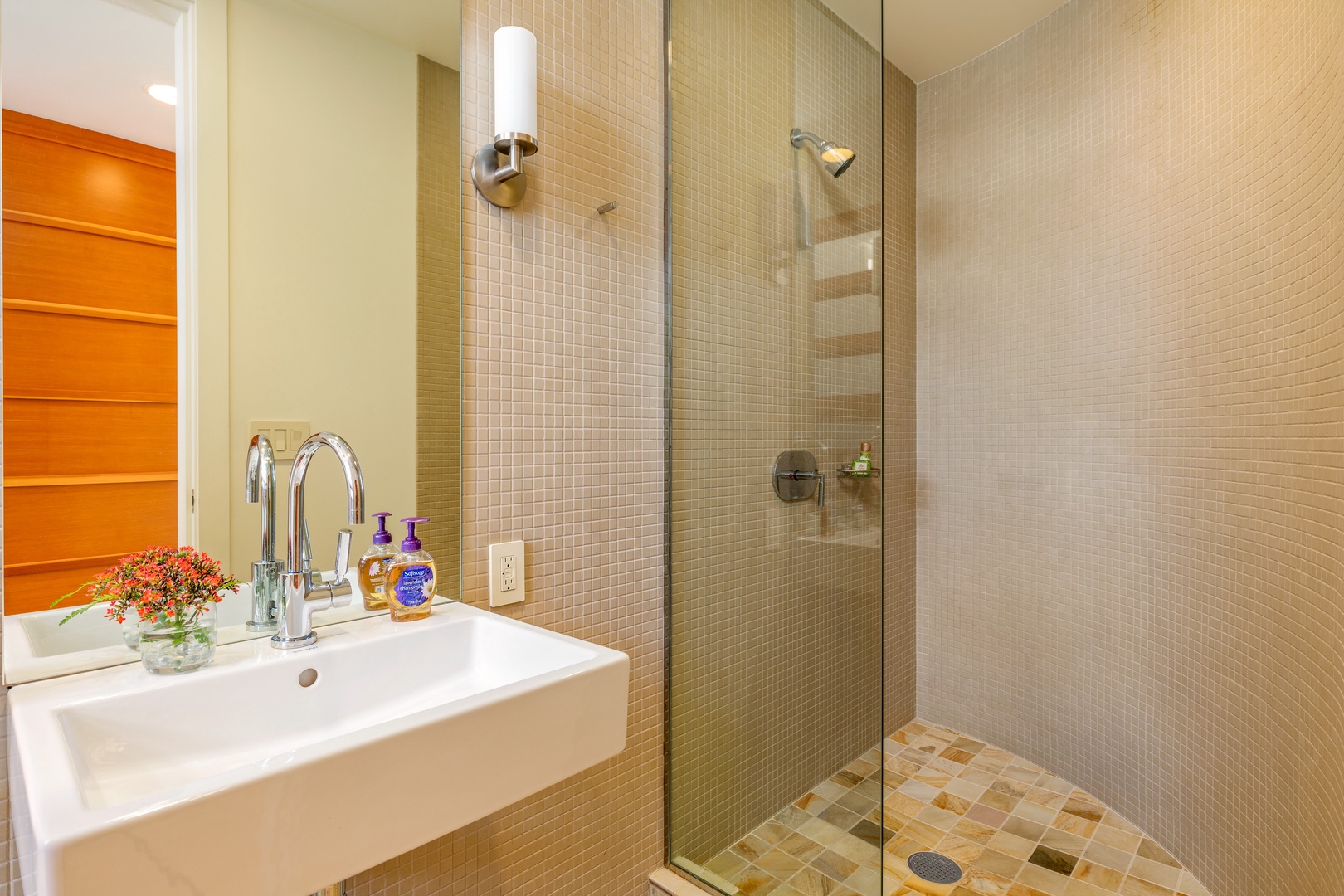 Kamuela Vacation Rentals, Mauna Kea Resort Bluffs 22 - The Beach House - A second-floor shower next to the lounge.