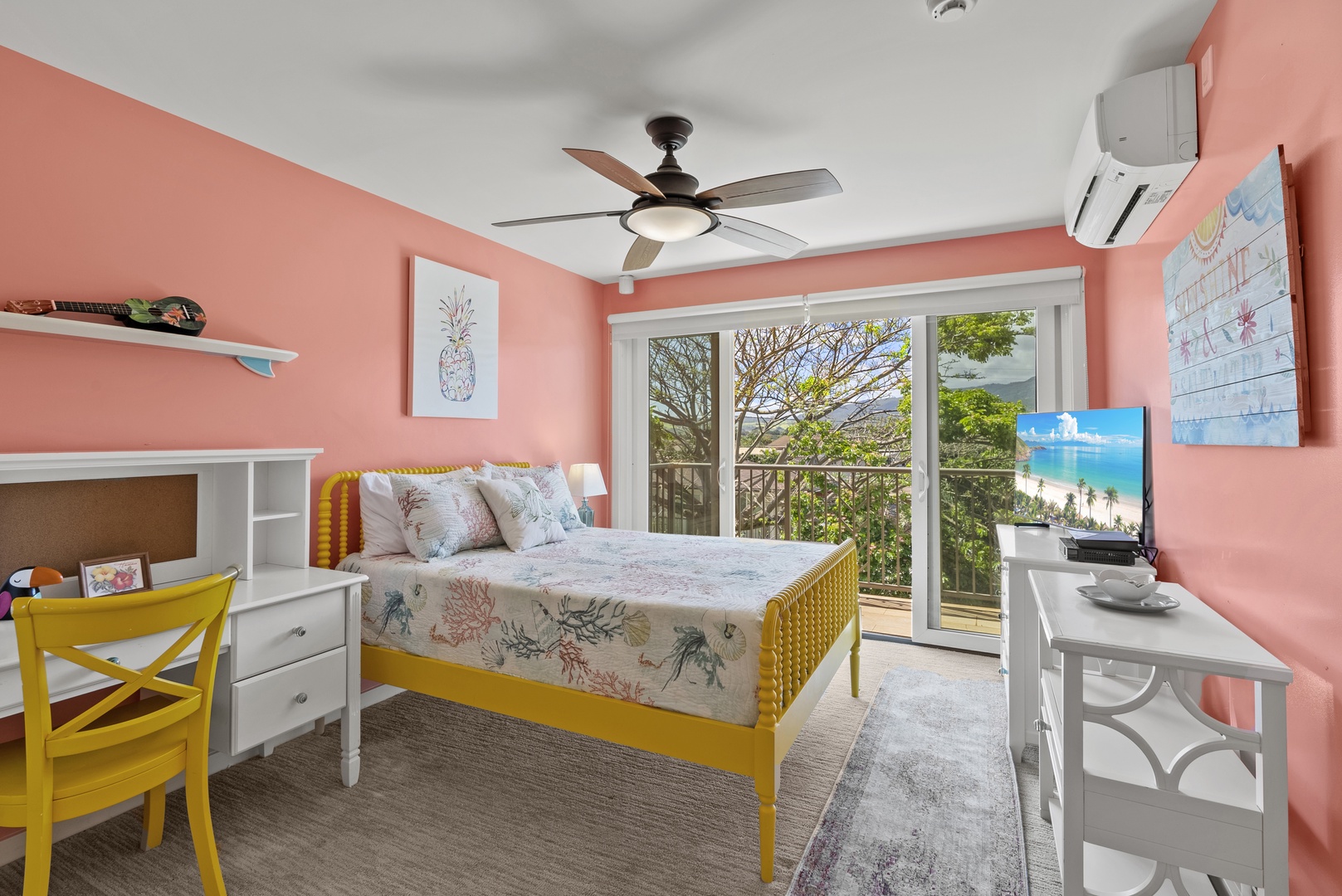 Waialua Vacation Rentals, Waialua Beachfront Estate - Guest bedroom also comes with a desk and chair