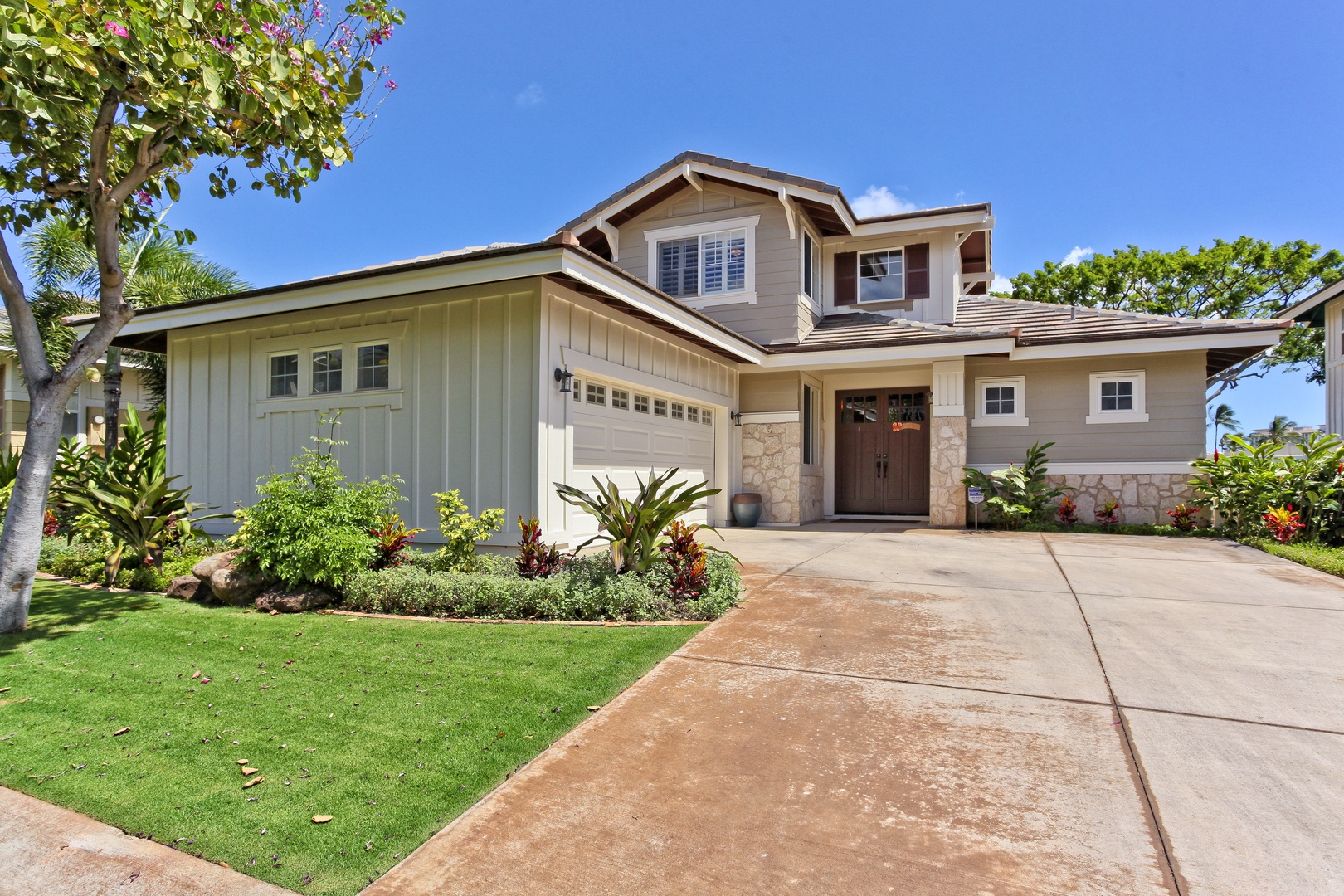 Kapolei Vacation Rentals, Ko Olina Kai Estate #20 - A view of the the paved driveway leading up to the home.