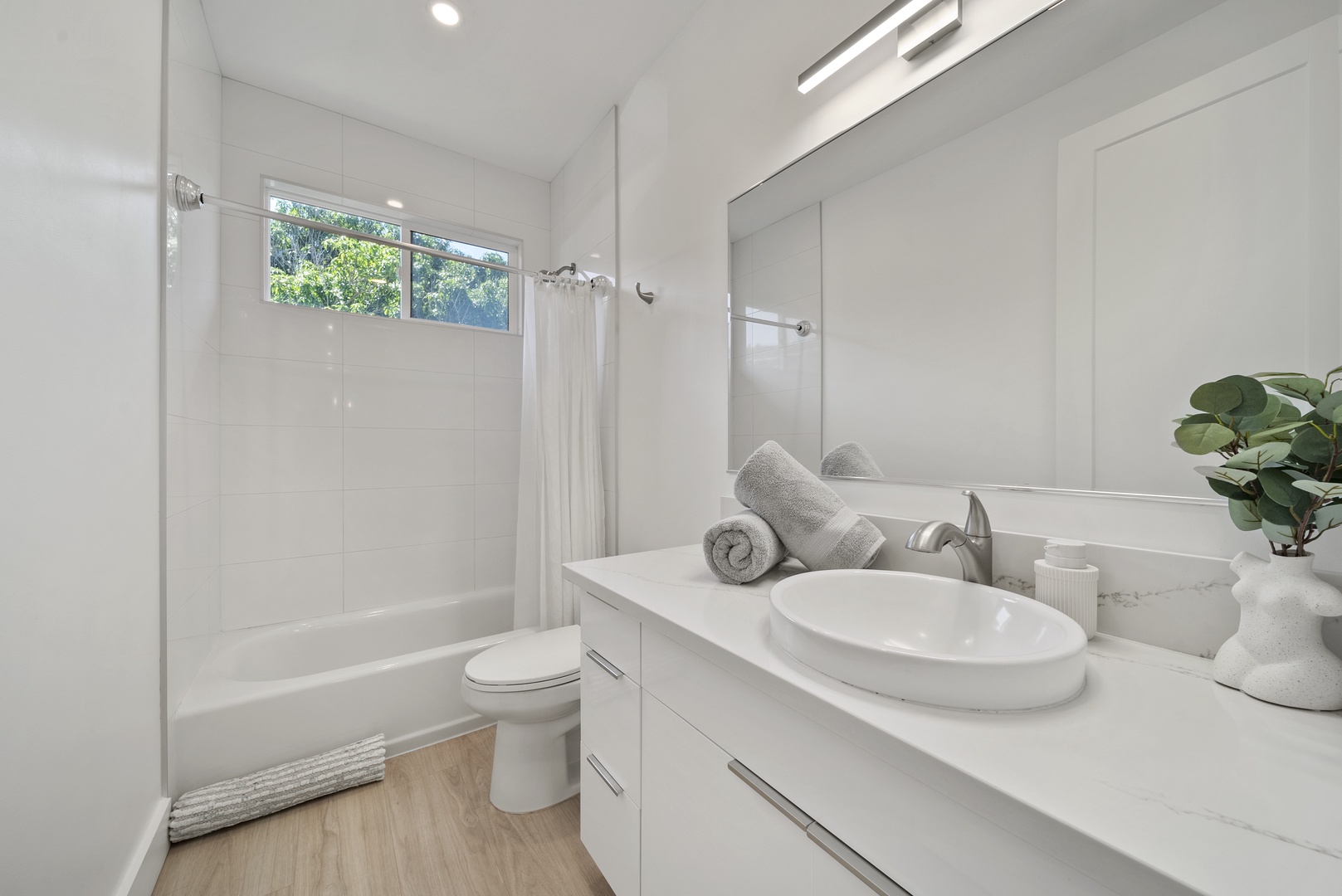 Haleiwa Vacation Rentals, Sunset Beach Island Retreat - Guest upstairs bathroom offers a sleek, clean design with a combination shower and tub