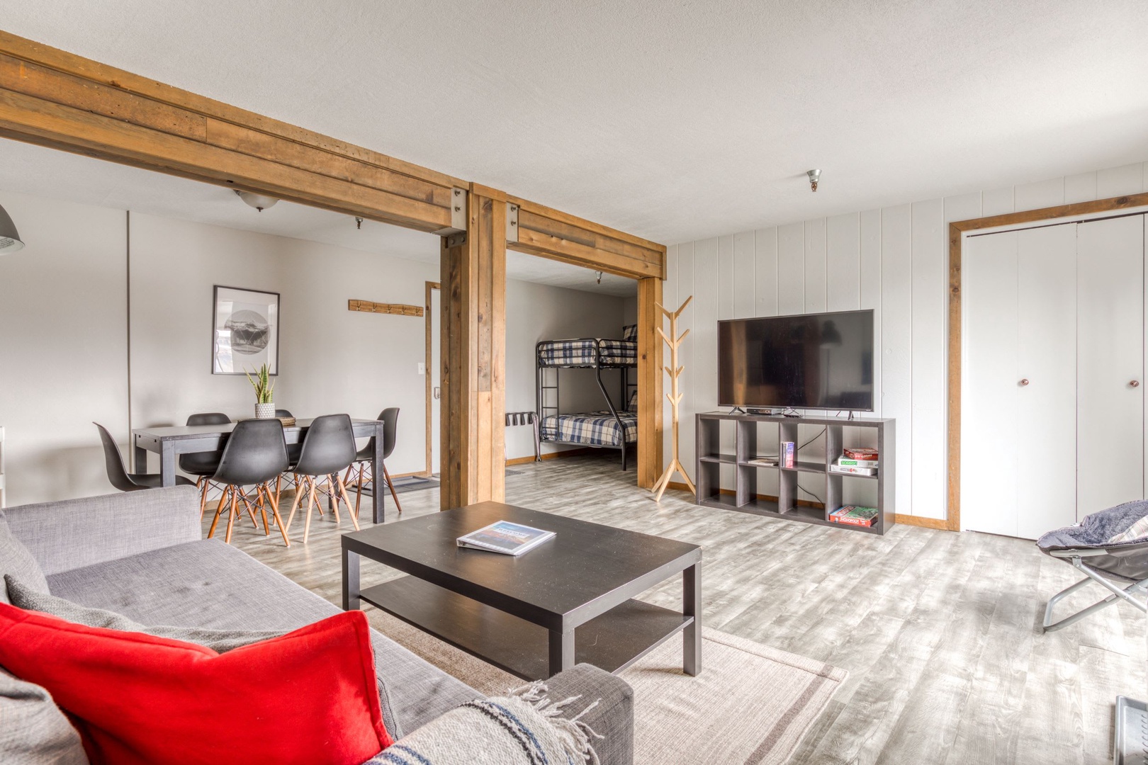Government Camp Vacation Rentals, Mt Hood Views Condo #304 - Living room