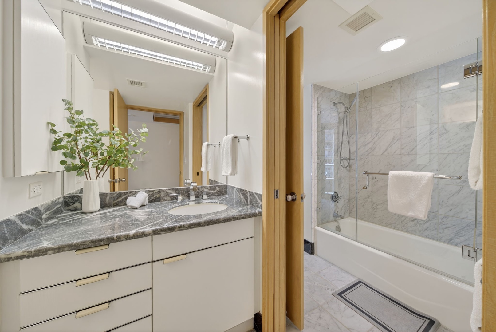 Honolulu Vacation Rentals, Island View at Waikiki Landmark - Unwind in the marble bathroom with a soaking tub and glass-enclosed shower.