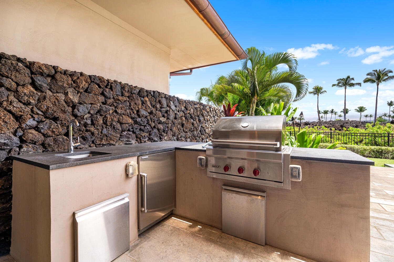 Kamuela Vacation Rentals, Laule'a at the Mauna Lani Resort #14 - Built-in BBQ grill and prep station perfect for island-style al fresco meals.