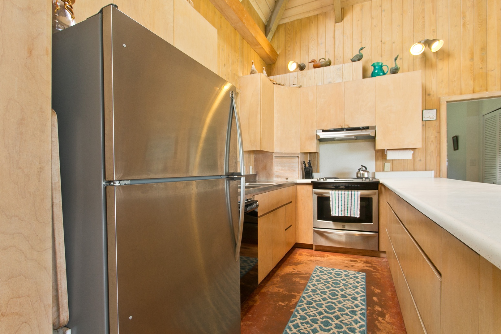 Laie Vacation Rentals, Waipuna Hale - Fully equipped kitchen.