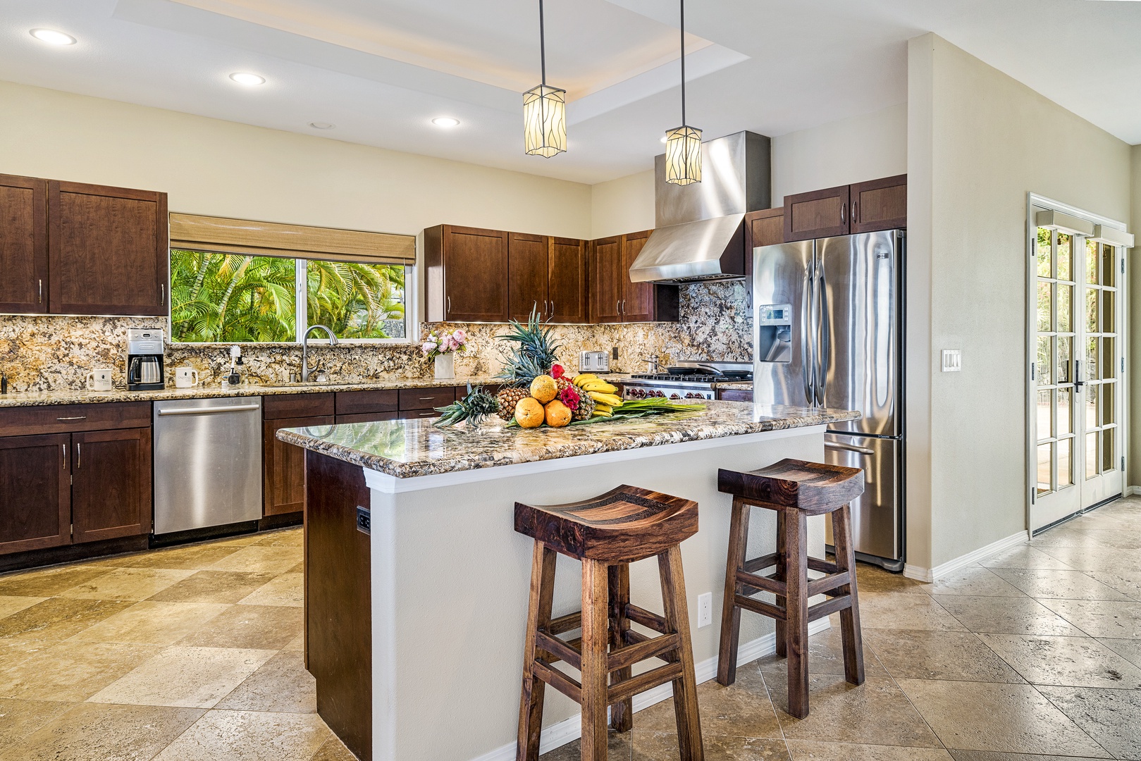 Kailua Kona Vacation Rentals, Sunset Hale - Premium appliances, granite counters, and garden views make cooking here a tropical delight.