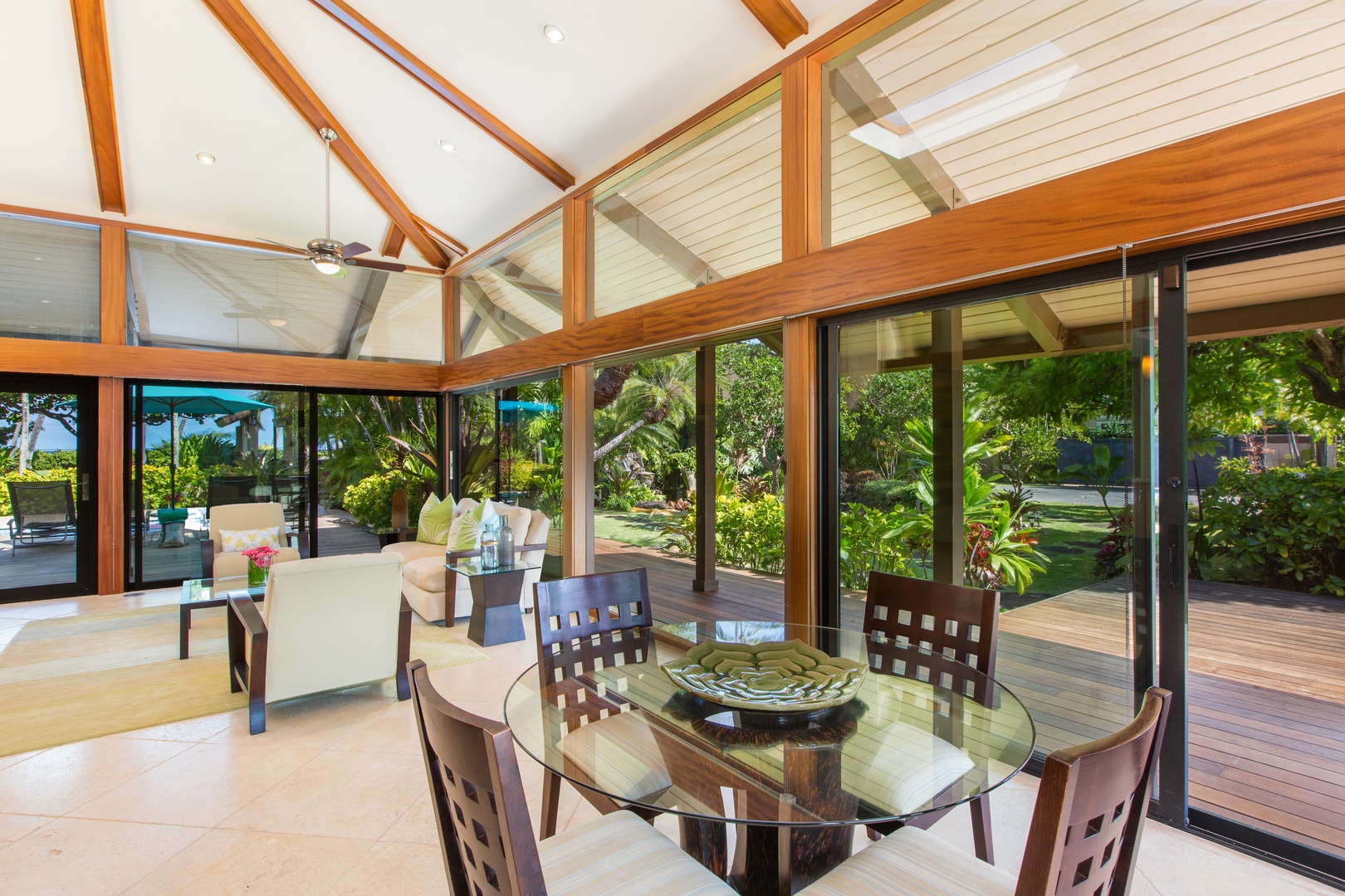 Honolulu Vacation Rentals, Kahala Mini Resort* - Guest house living/dining room