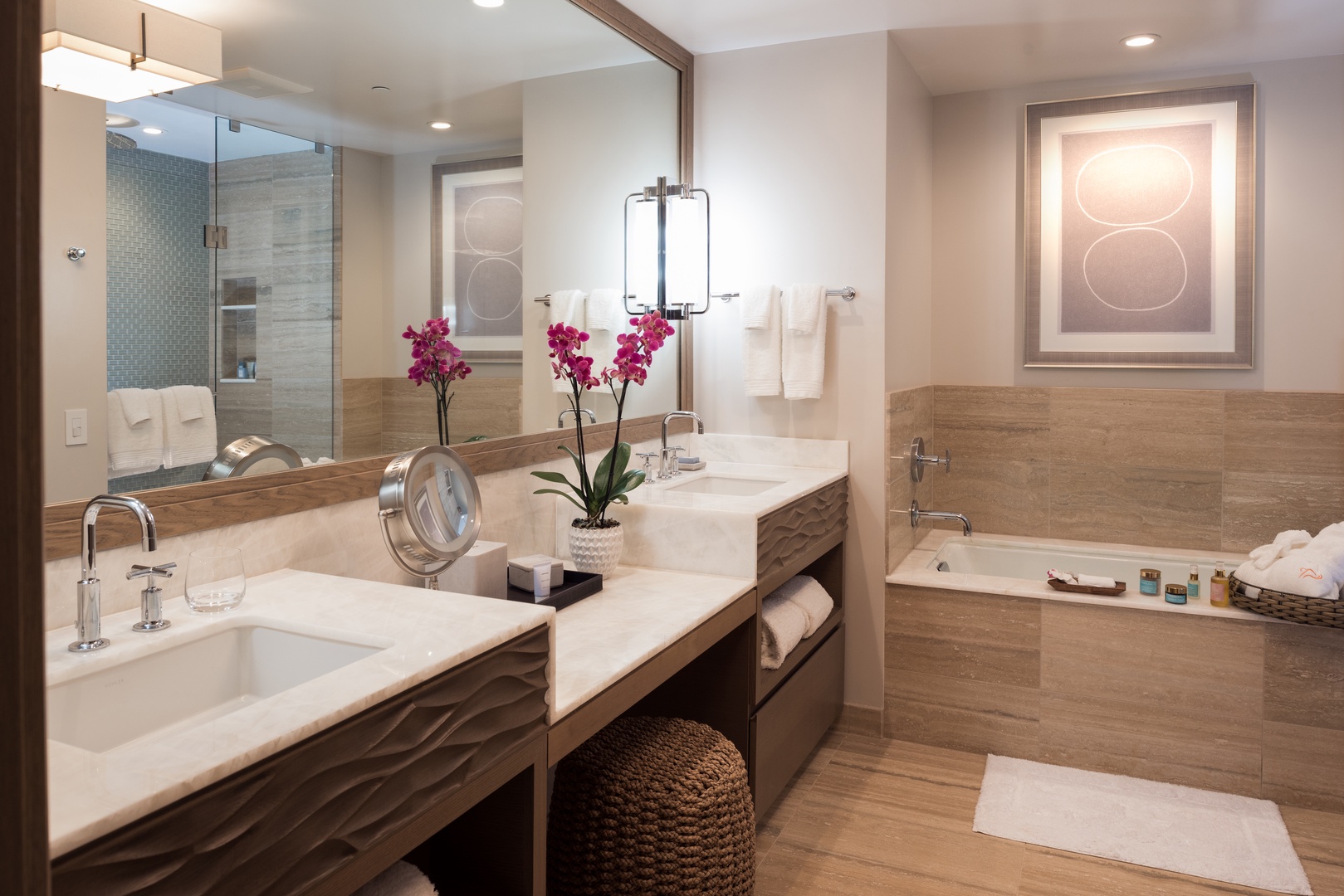 Lihue Vacation Rentals, Maliula at Hokuala 3BR Premiere* - A second bathroom also offers a tub, a walk-in shower, and dual sinks.