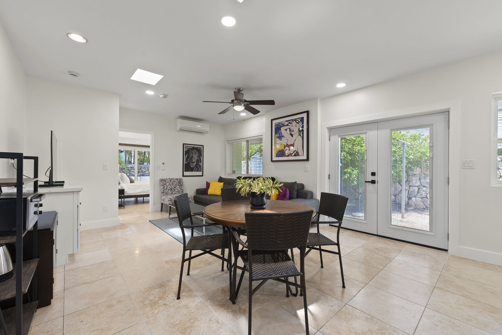 Honolulu Vacation Rentals, Kahala Lani - Breakfast nook with pool views, perfect for coffee and easy mornings.