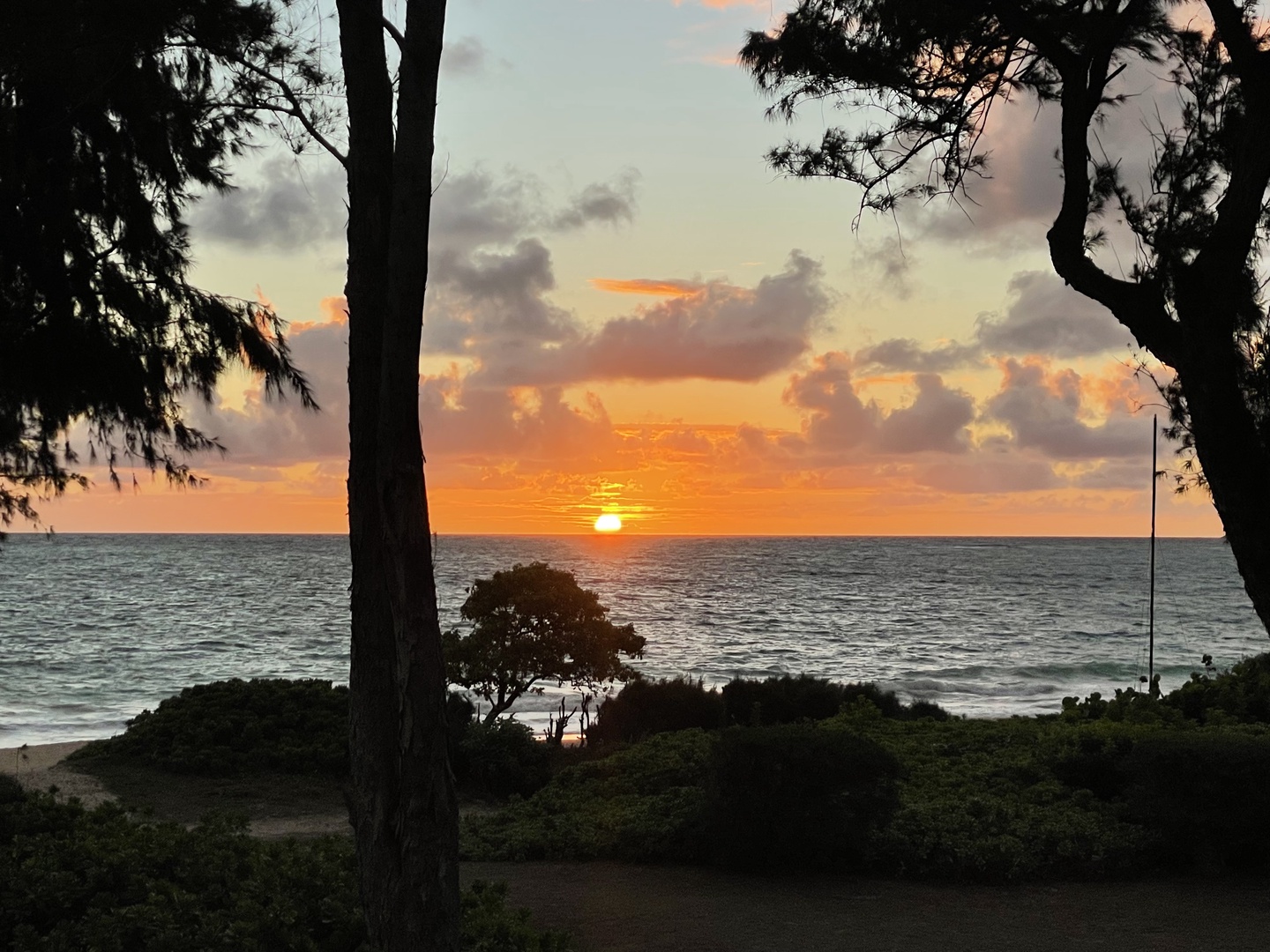 Waimanalo Vacation Rentals, Hale Waimanalo - Sunrise skys!
