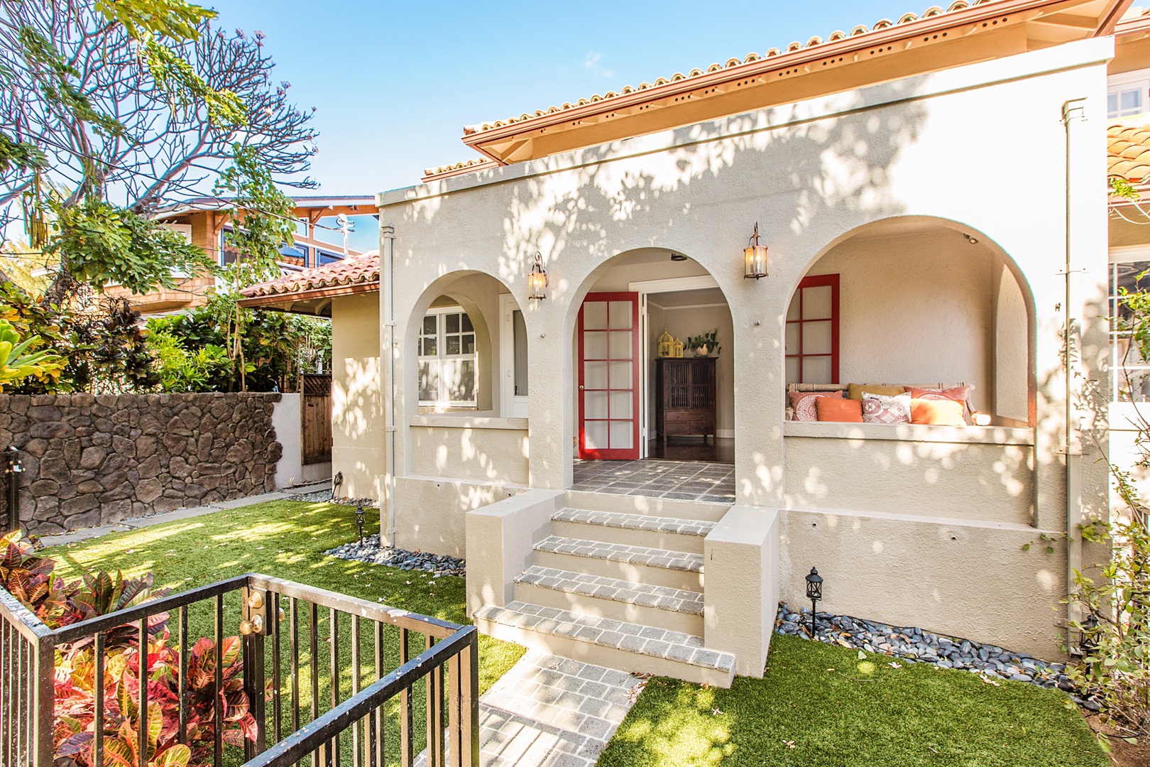 Honolulu Vacation Rentals, Hale Mahie - Spanish Colonial Revival style