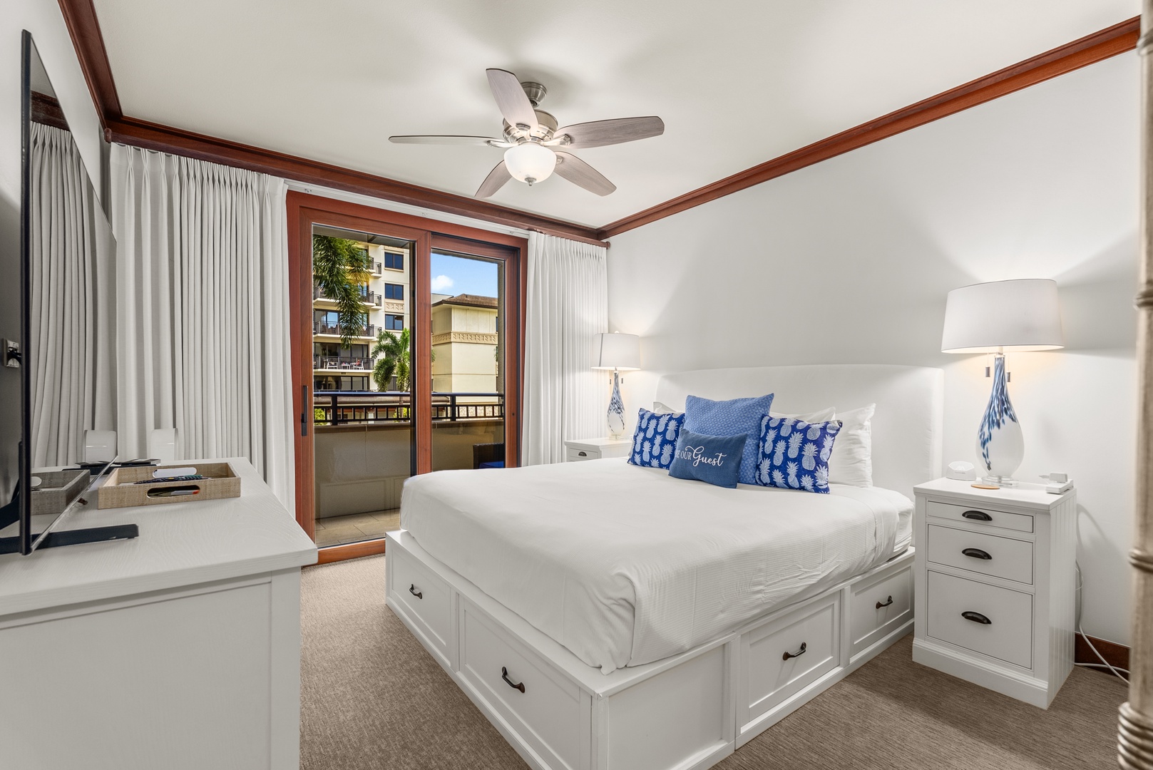 Primary king bedroom with direct access to the lanai.