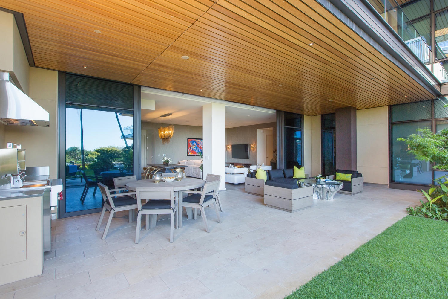 Honolulu Vacation Rentals, Park Lane Sunset Resort - Step into your seamlessly connected indoor-outdoor  with contemporary furnishings and stunning natural light.