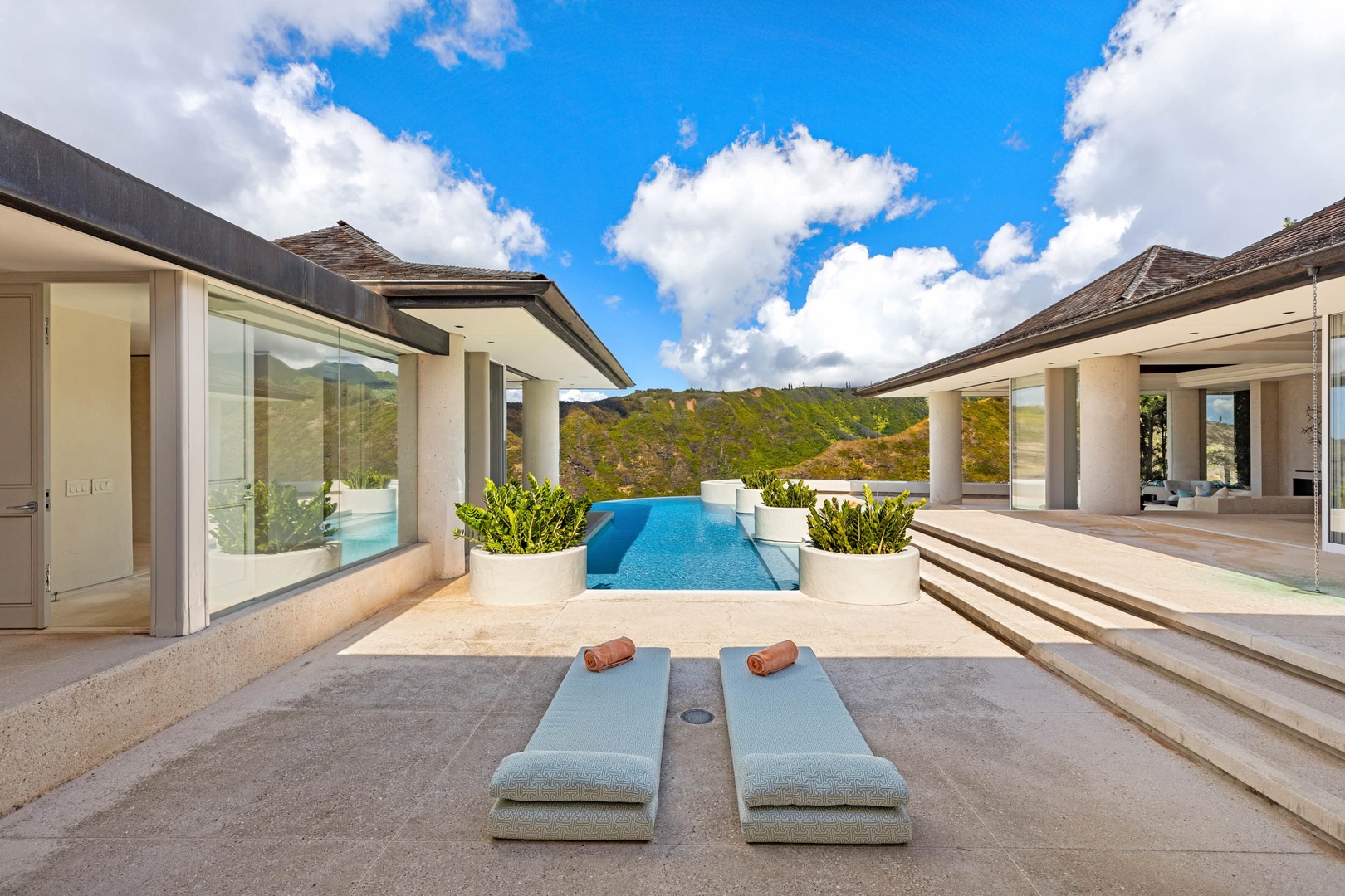 Honolulu Vacation Rentals, Sky Ridge House - Tranquil Retreat: A Blend of Modern Living Amidst Nature's Grandeur.