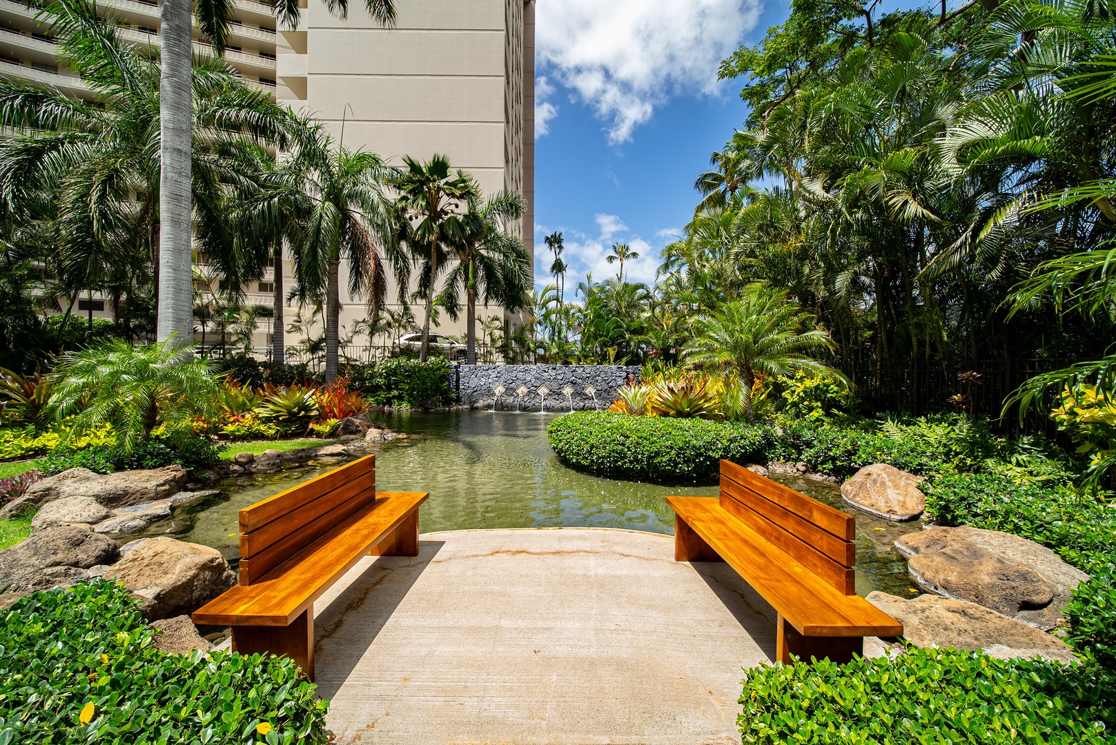 Honolulu Vacation Rentals, Watermark Waikiki Unit 901 - The community garden, a perfect spot for your morning strolls.